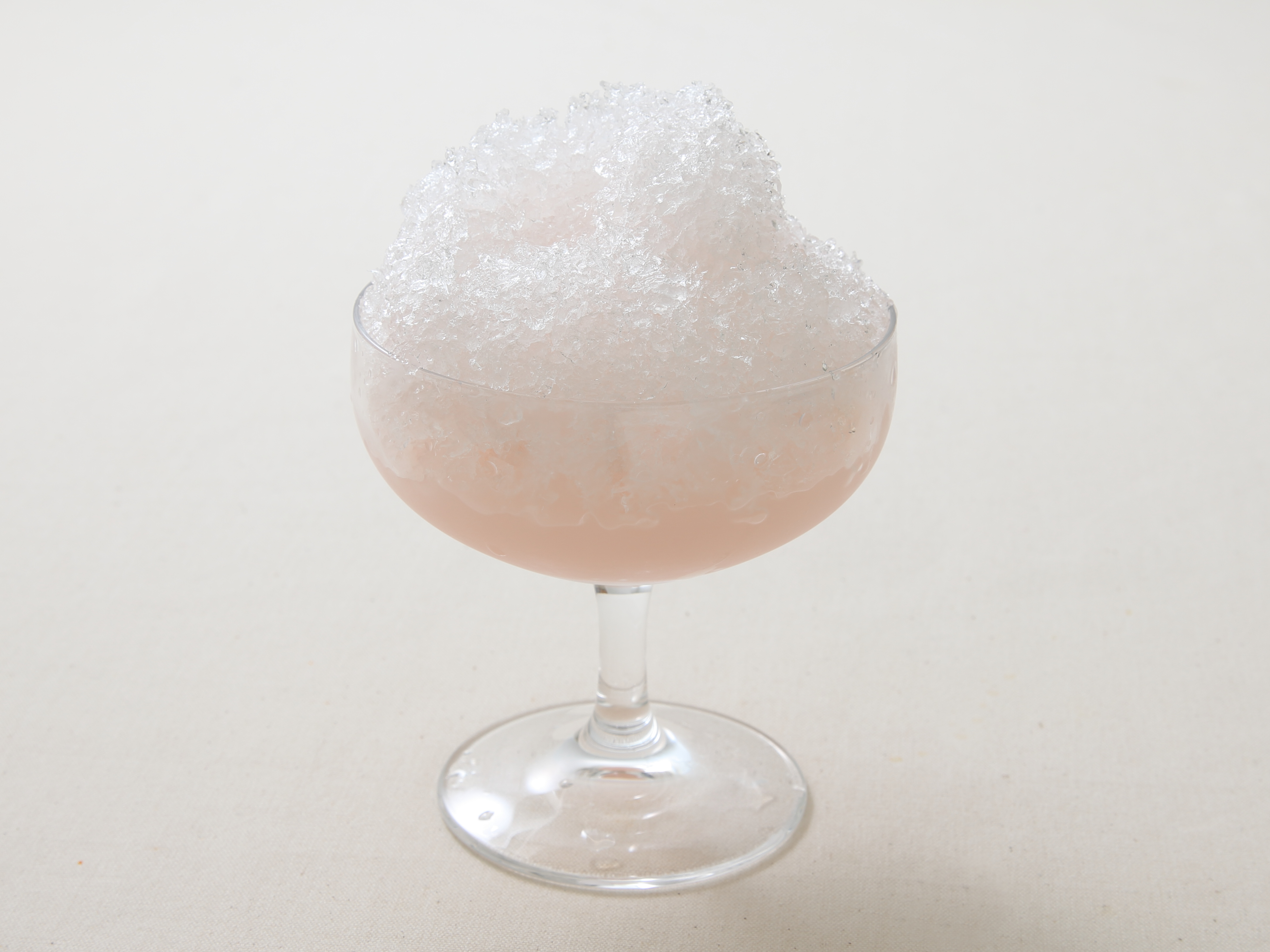 「フルーティス　りんご酢白桃ミックス」のかき氷