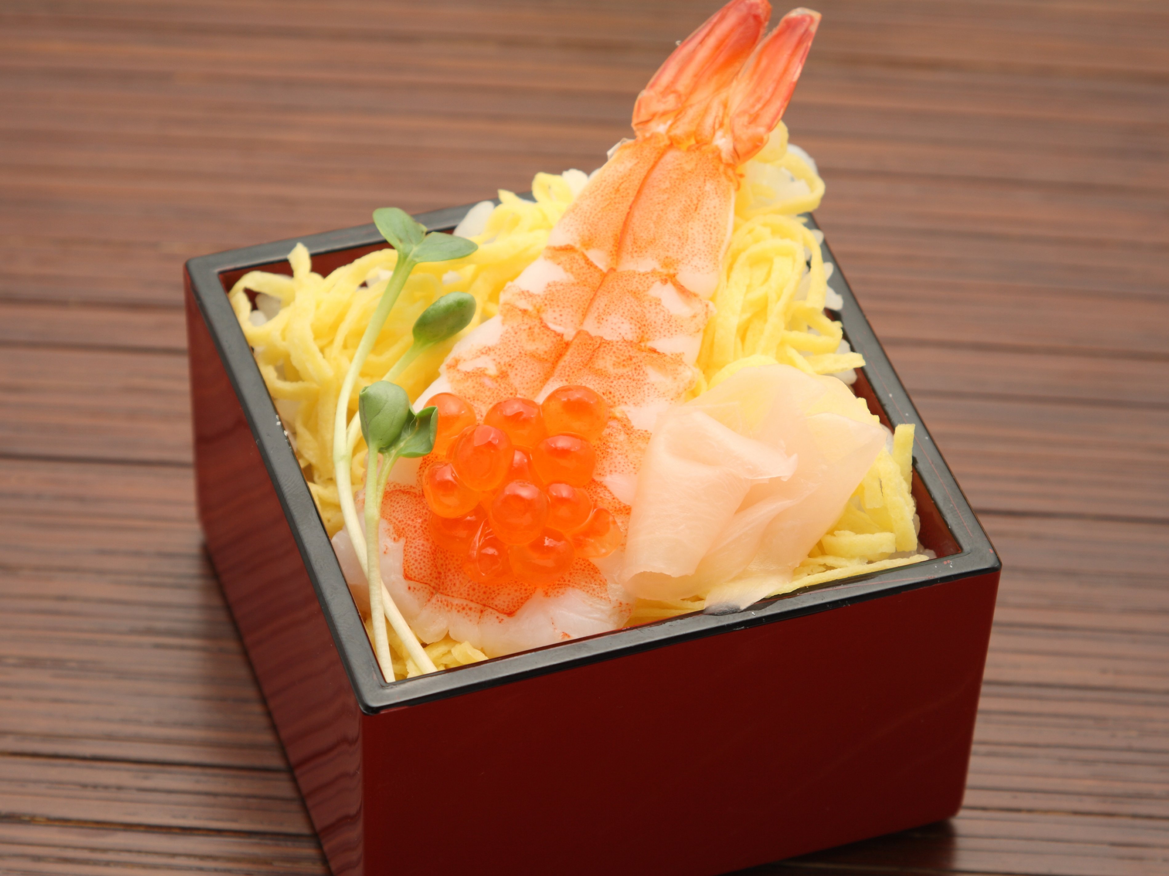 海老といくらの枡寿司