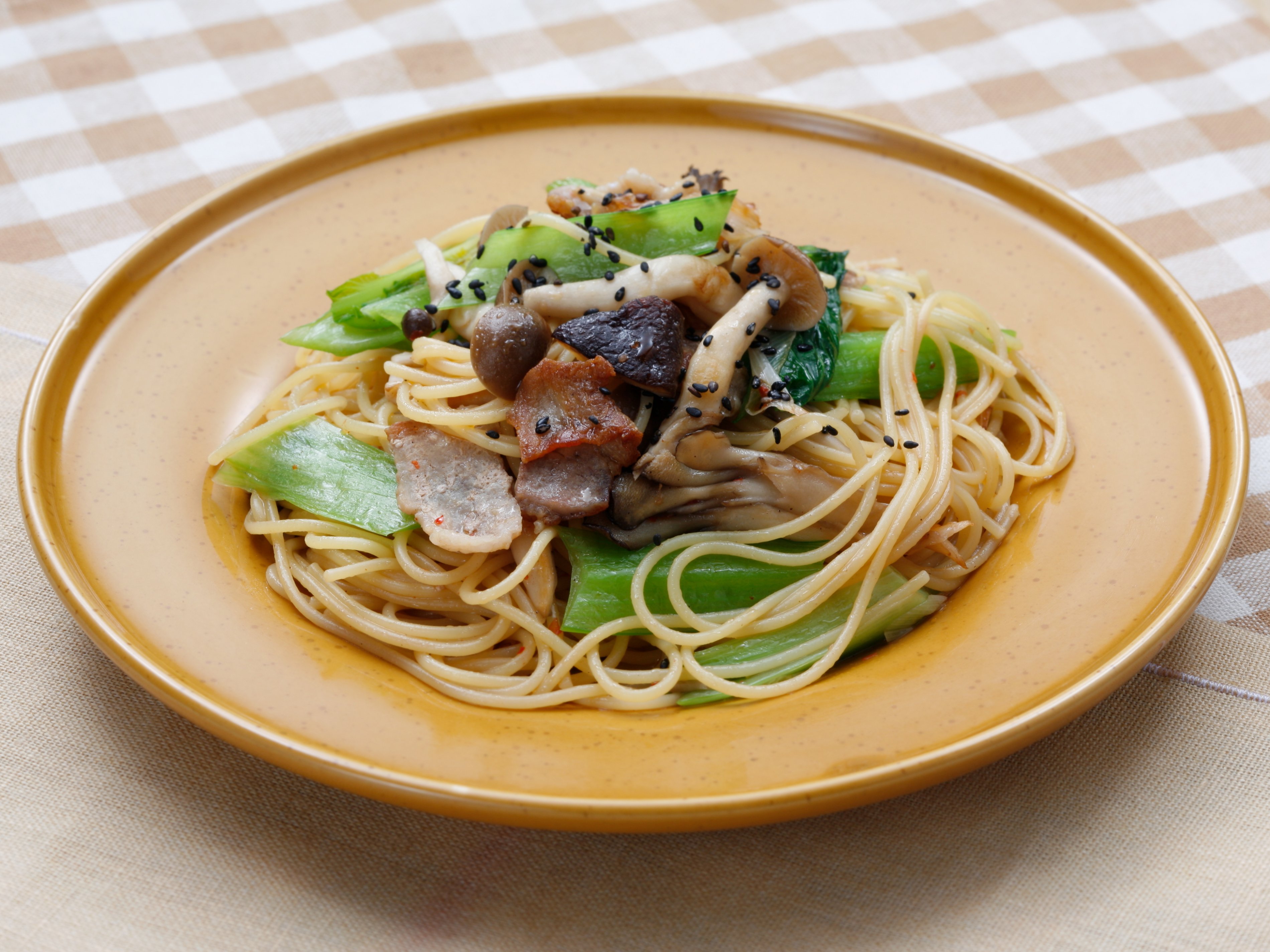 旨辛！きのこと小松菜で豆板醤ペペロンチーノ