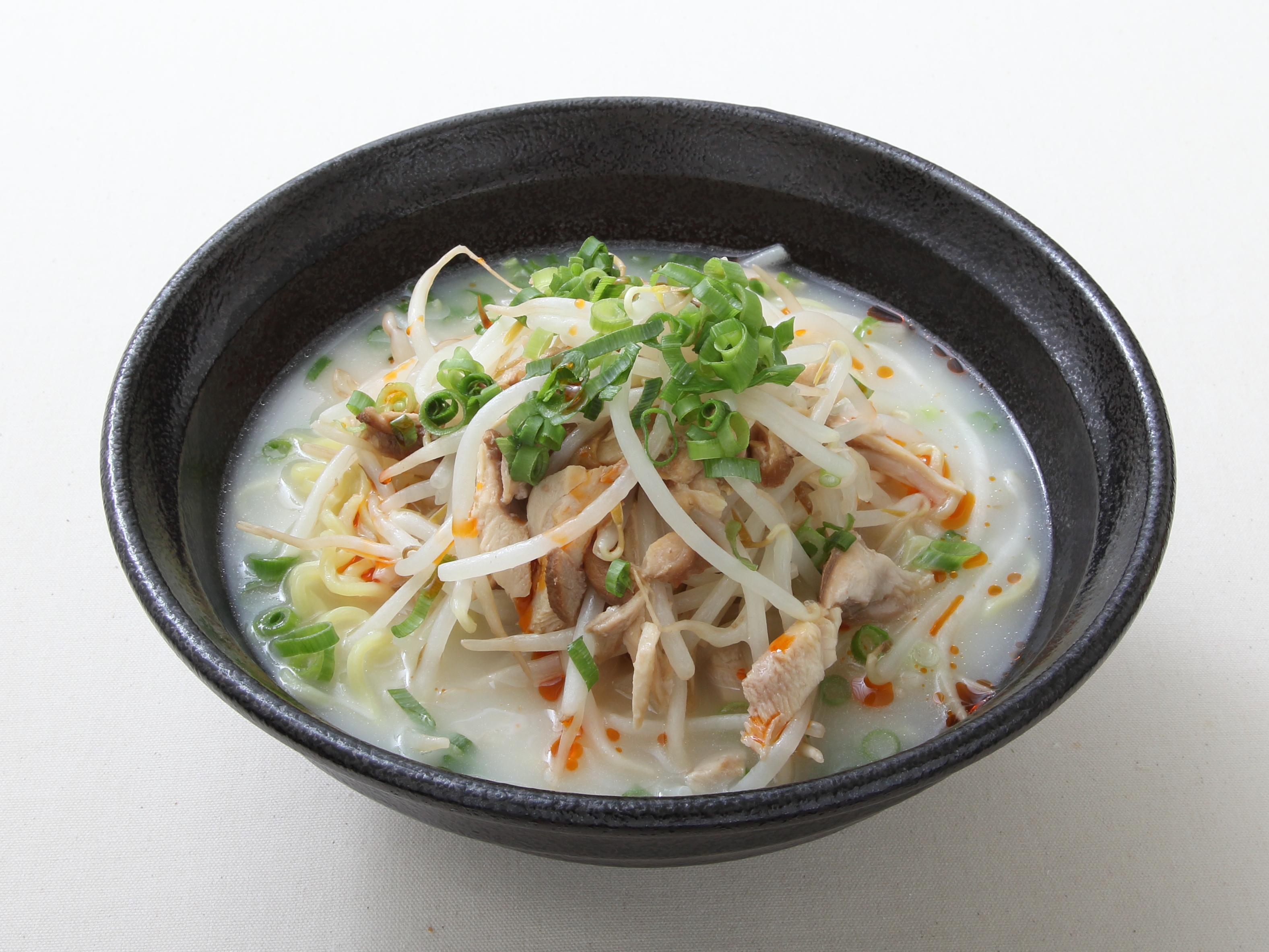 鶏チャーシューと野菜の鶏白湯ラーメン