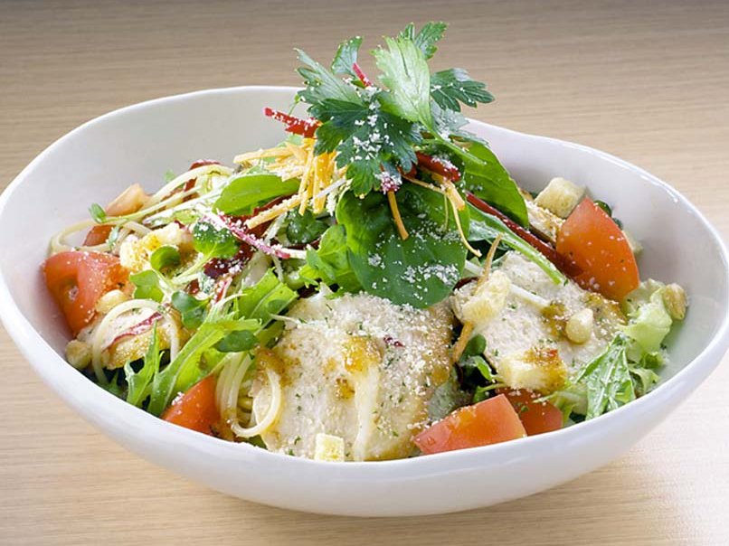 地鶏の冷製サラダ仕立てのパスタ