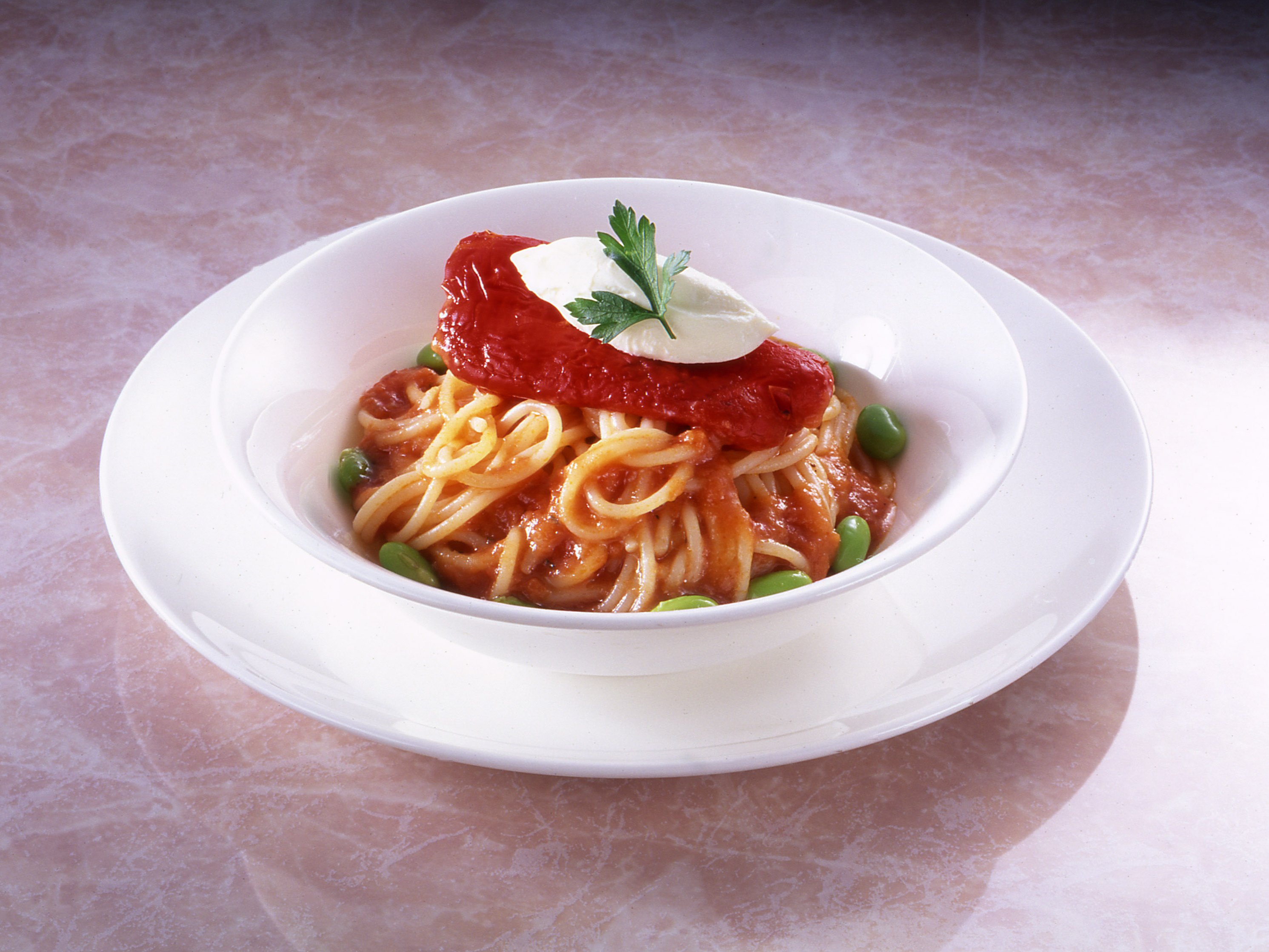 赤ﾋﾟｰﾏﾝとﾏｽｶﾙﾎﾟｰﾈ、枝豆の冷製ﾊﾟｽﾀ