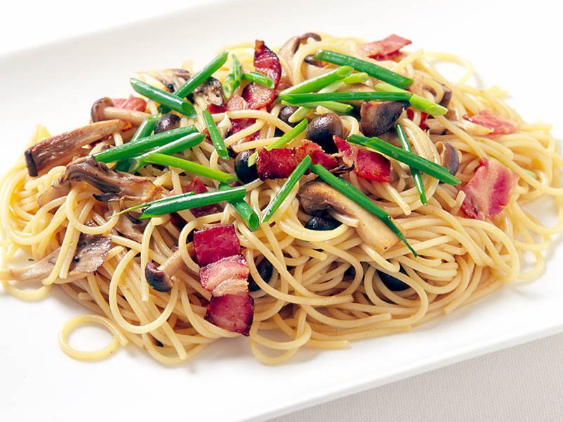 ベーコンときのこの柚子こしょうぽんパスタ