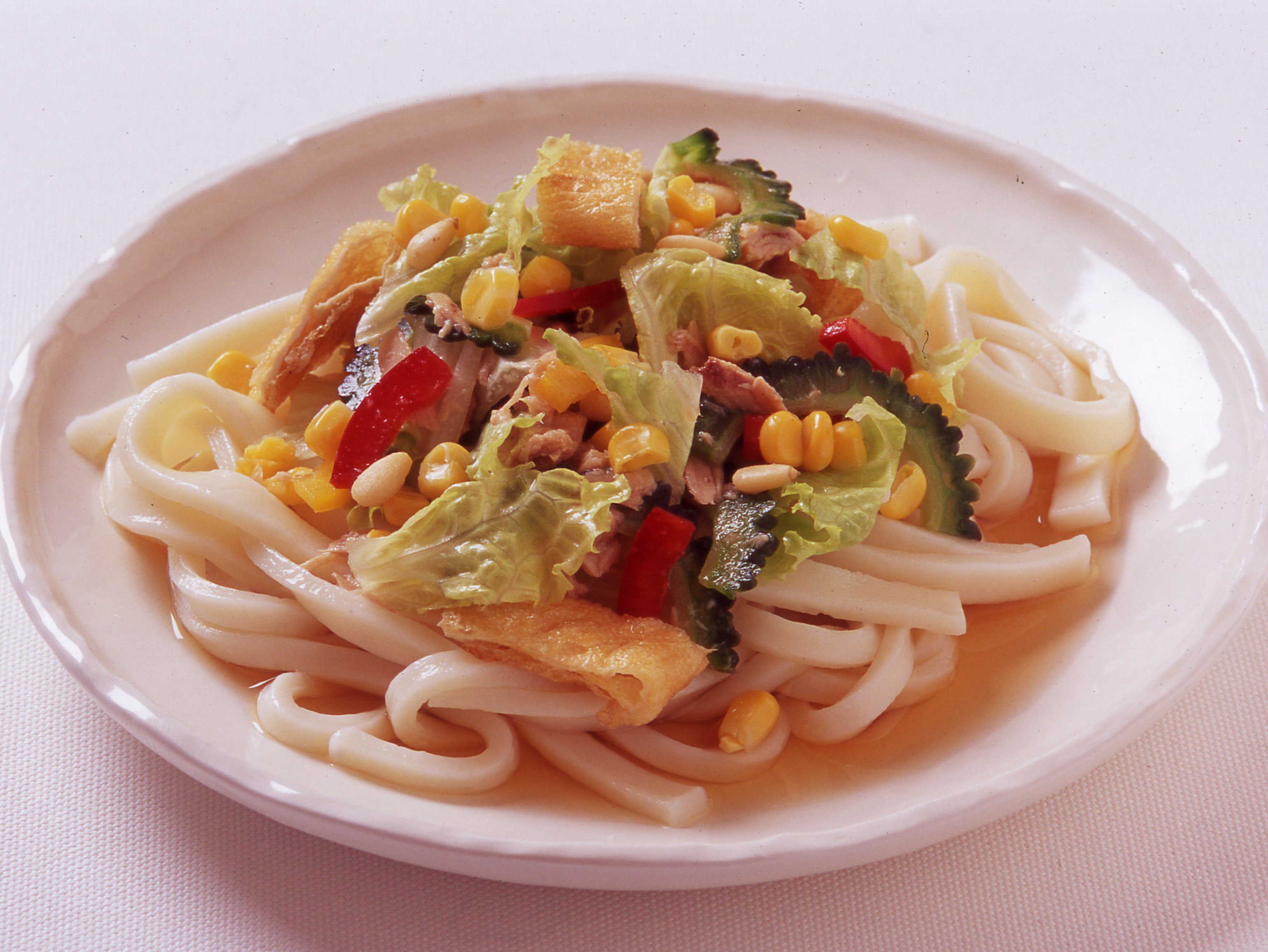 夏野菜と油揚げの冷やしうどん