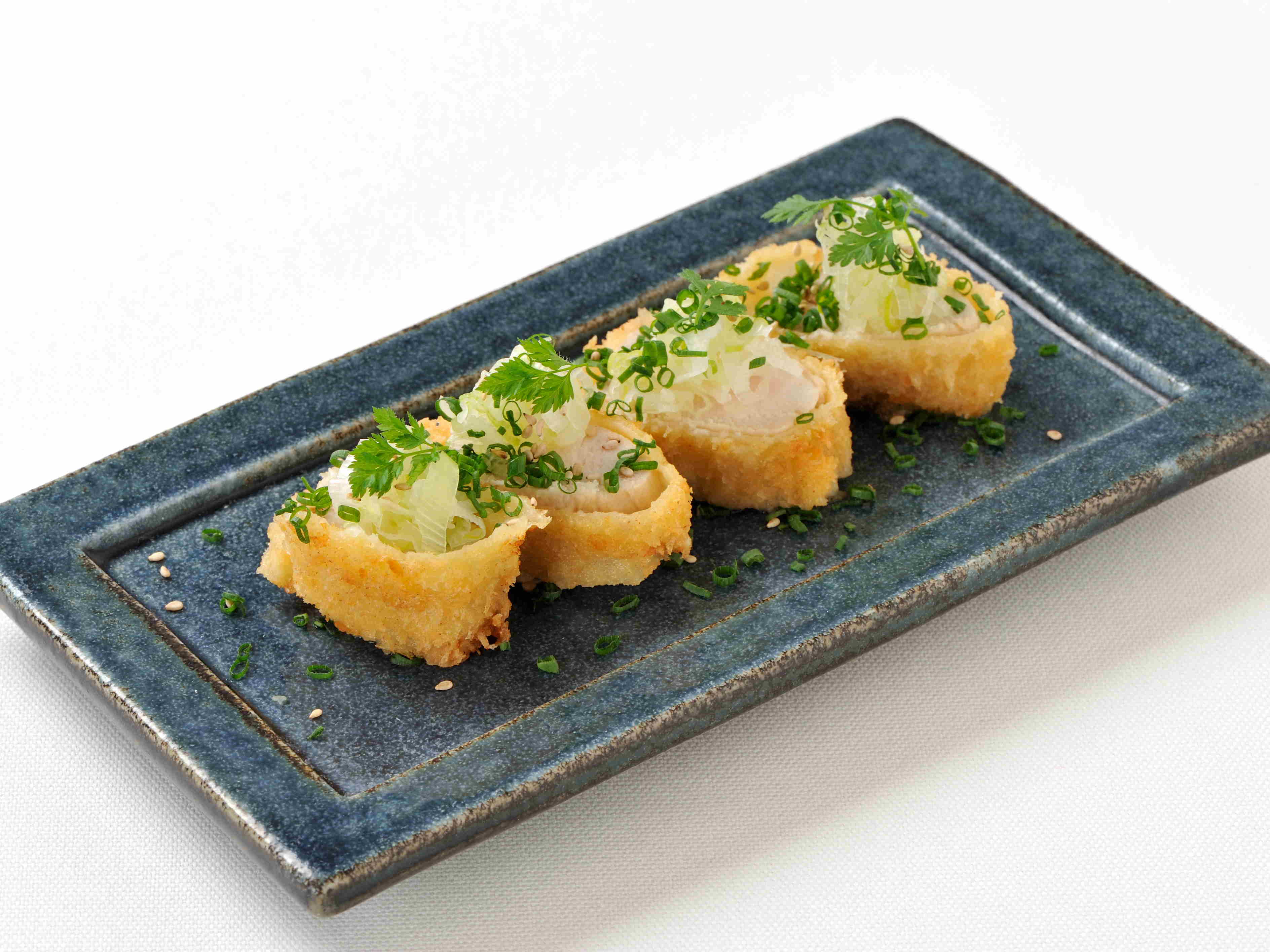 鶏むね肉の酢カツ　香味ネギ添え