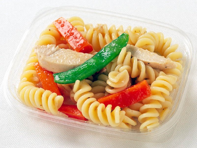蒸し鶏と蒸し野菜のパスタサラダ（中食用）