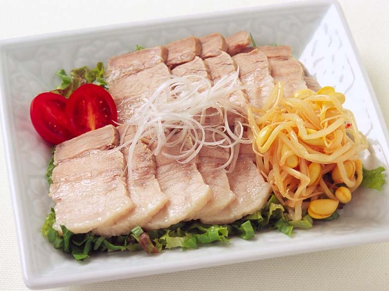 蒸し豚を塩ぽん酢で