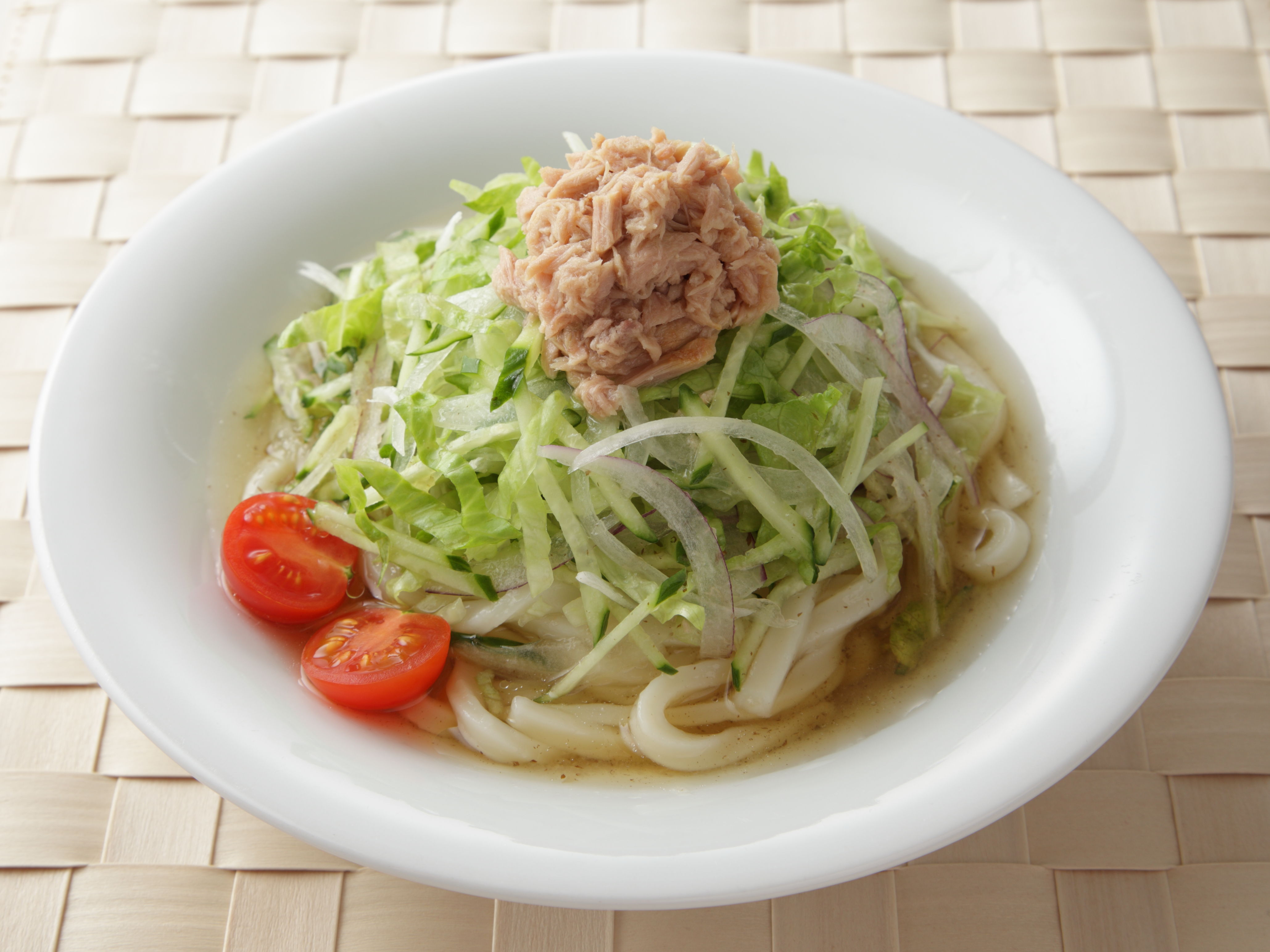 柑橘風味の野菜サラダうどん