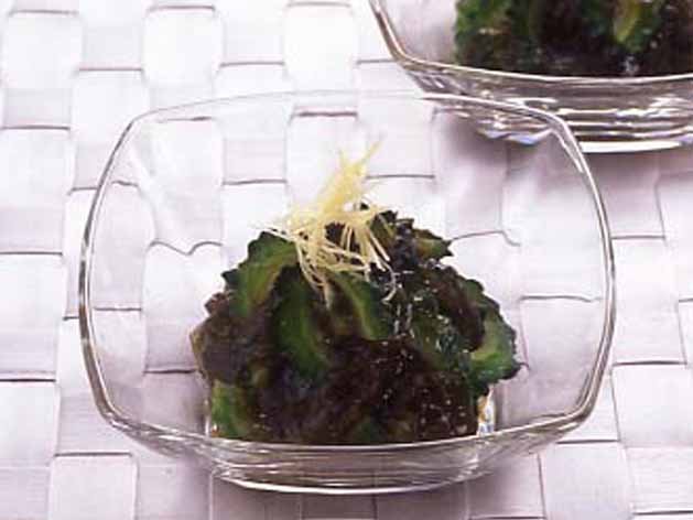 もずくとゴーヤの黒酢の酢の物