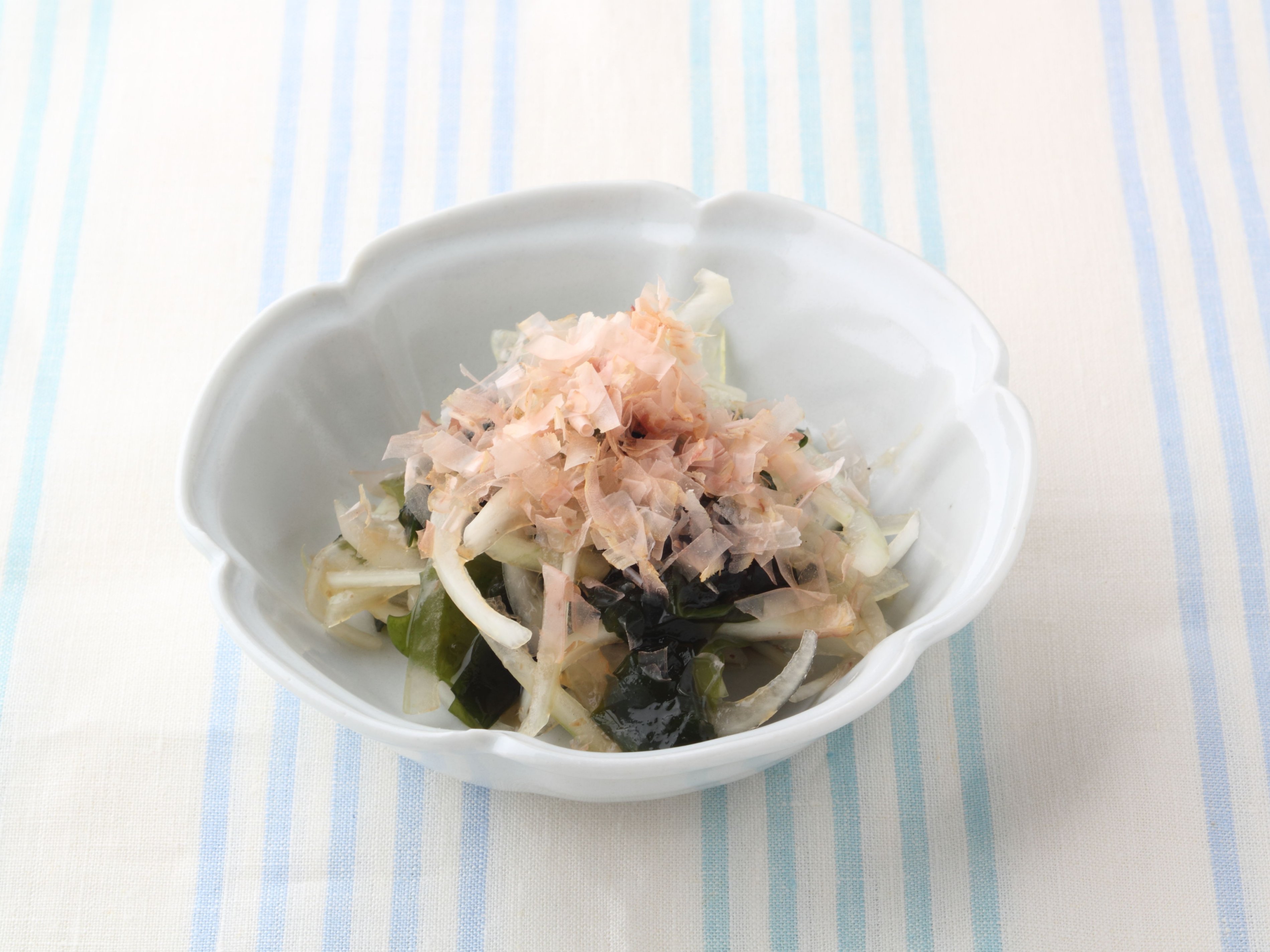 たまねぎとわかめのサラダ