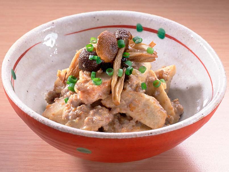 さといもの胡麻そぼろサラダ