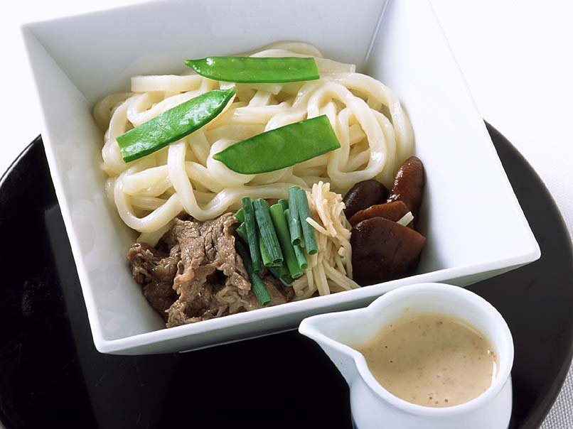 ごまが香る ぶっかけ牛うどん