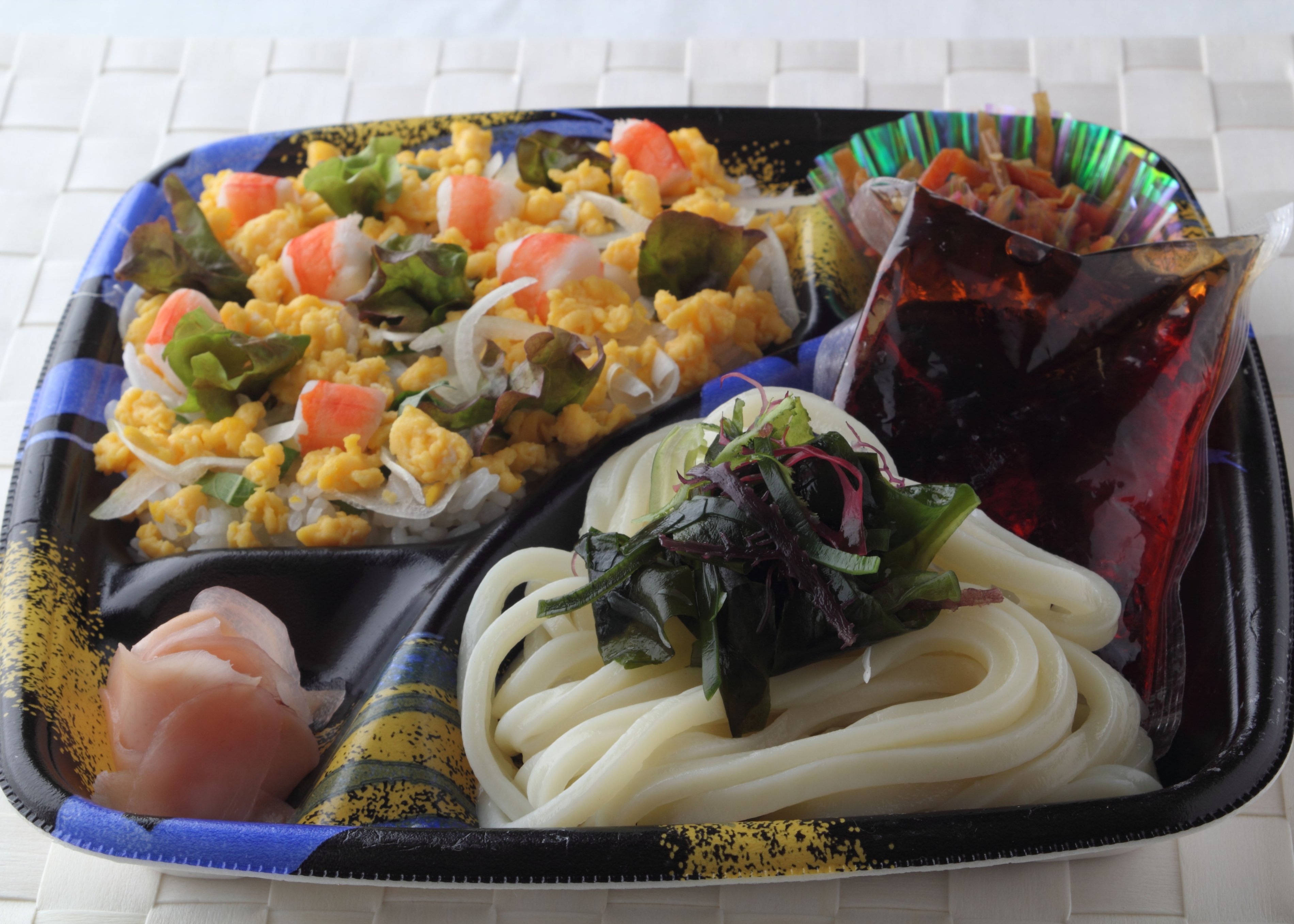 えびの彩りちらしとうどんセット