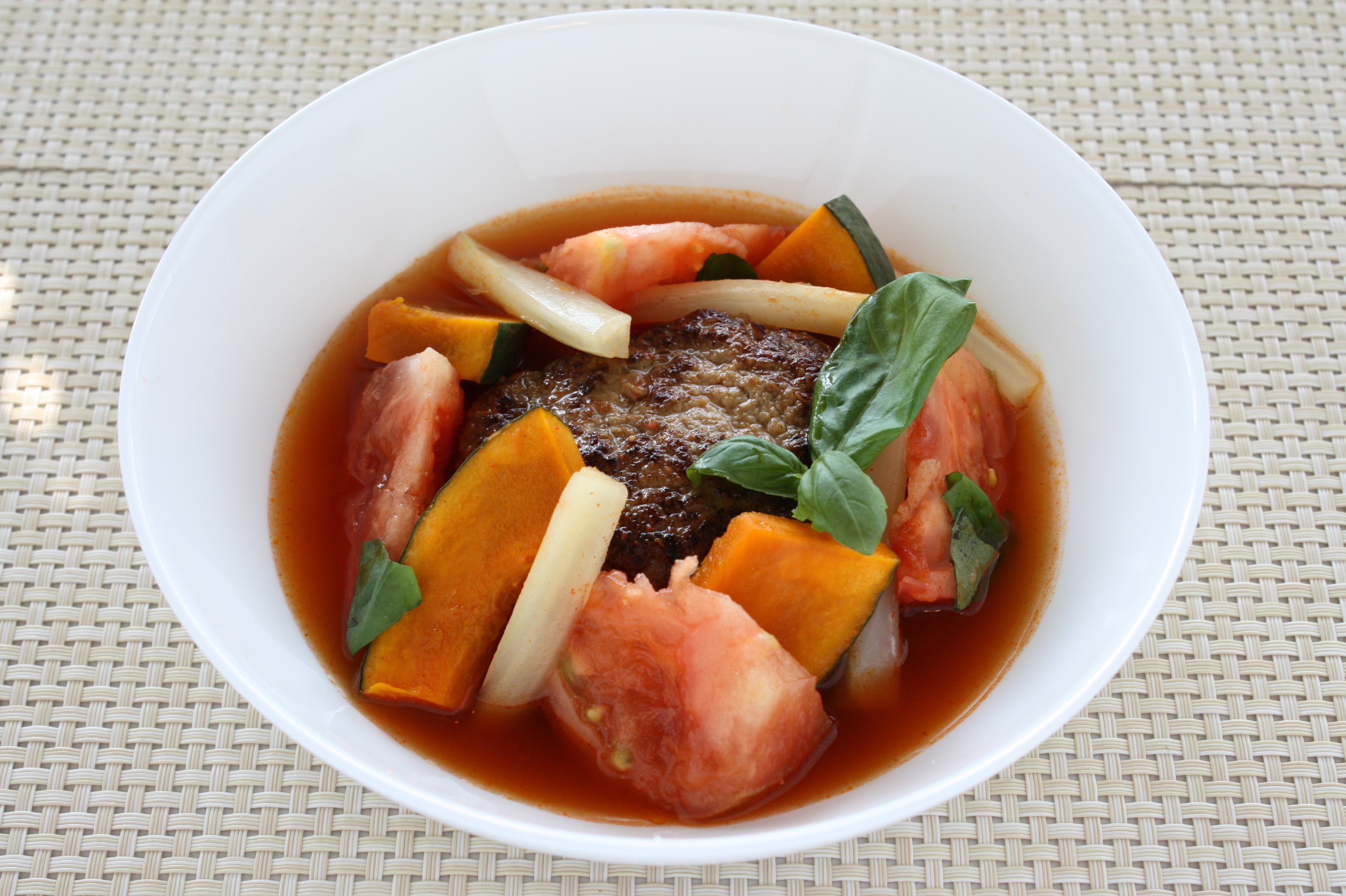 トマチゲ煮込みバーグ