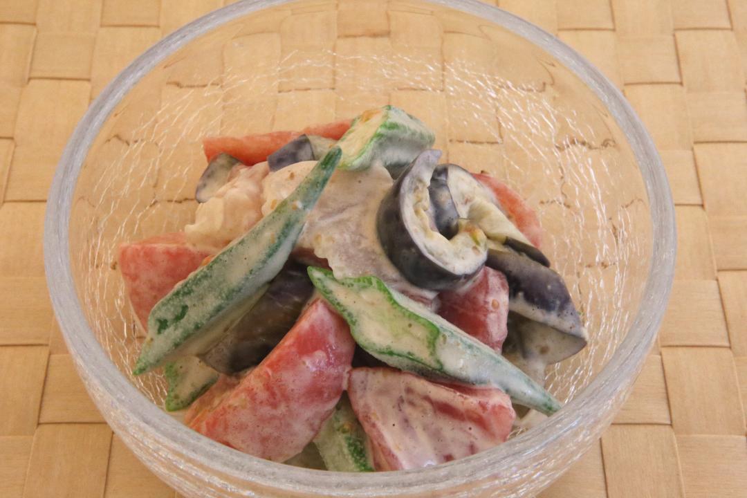 彩り野菜と魚介のあえまぜ風