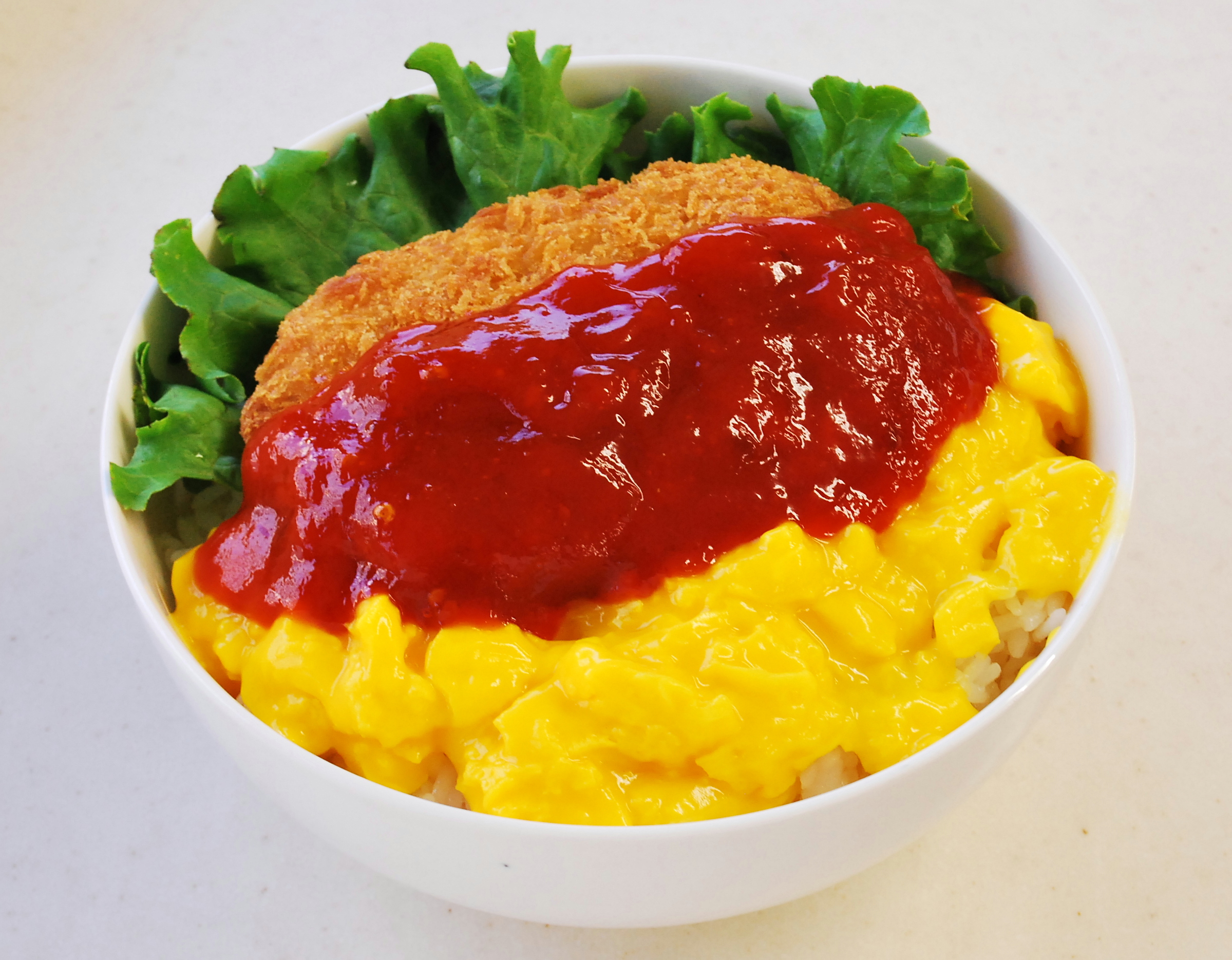 とろとろ卵のチリかつ丼
