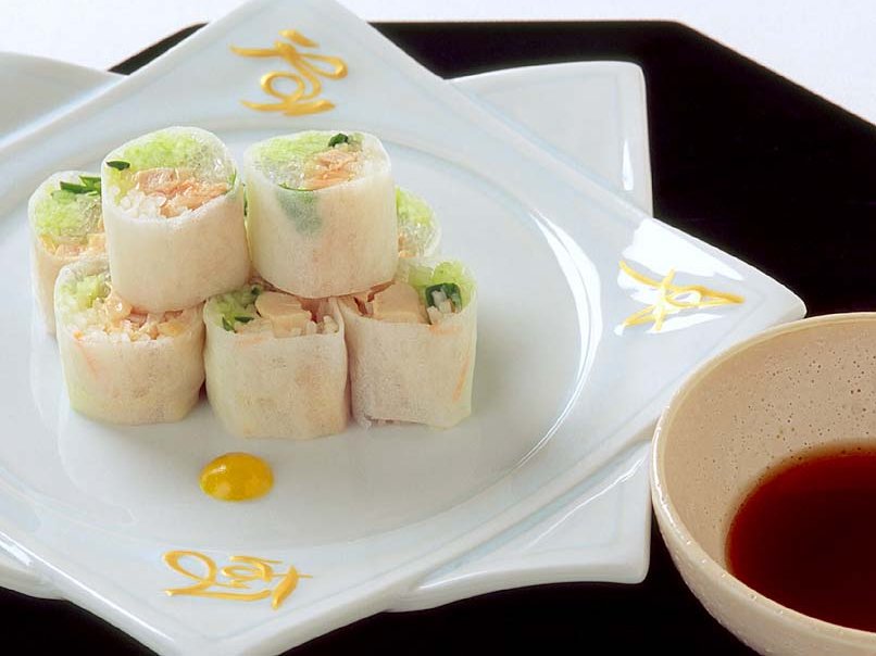 蒸し鶏の生春巻き　さっぱり黒酢ぽん酢で