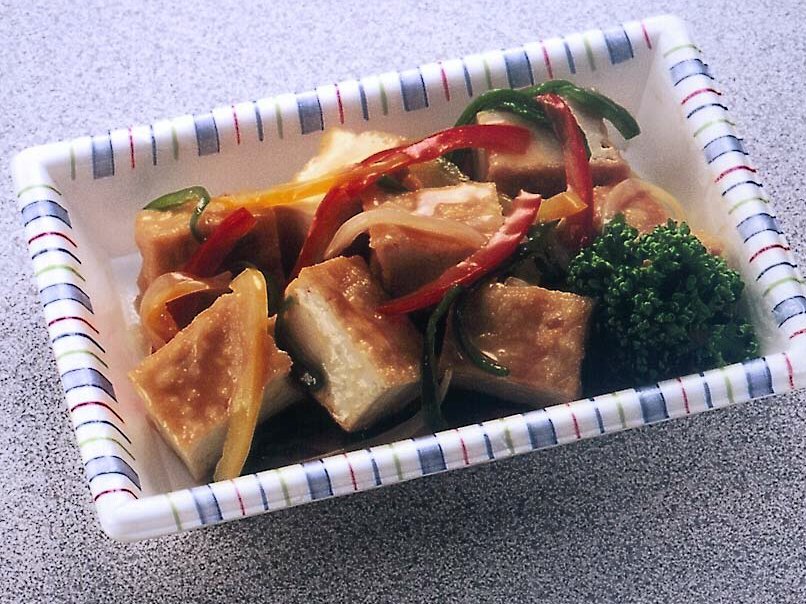 厚揚げと三色ピーマンの甘酢炒め