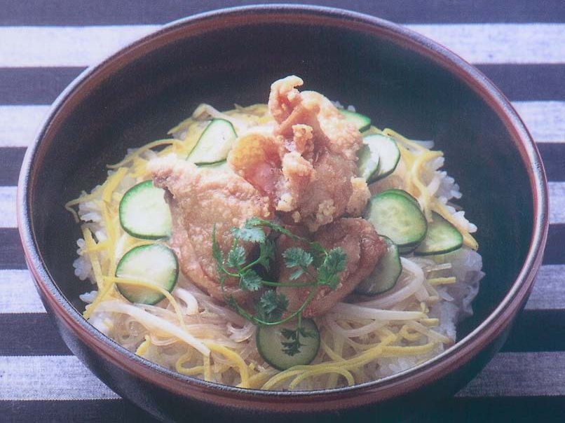 鶏から揚げの中華風サラダ丼