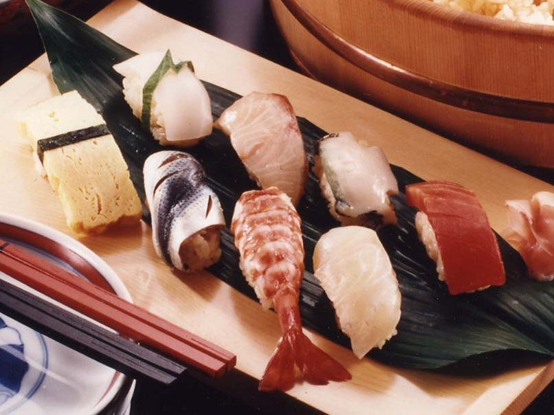 赤シャリのにぎり寿司