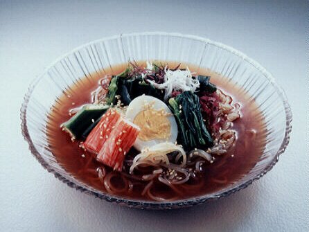 海藻と野菜の冷麺