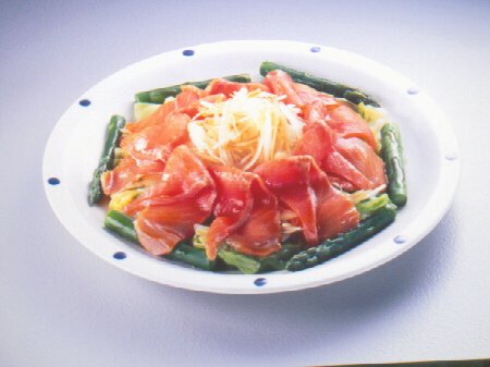スモークサーモンとゆで野菜ののっけもり