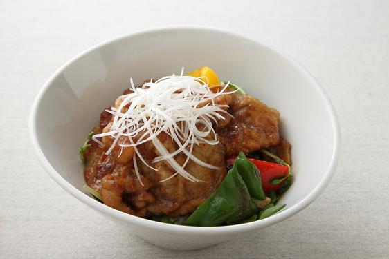 豚のしょうが焼きと焼き野菜丼