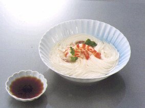 そうめん梅風味つゆ添え