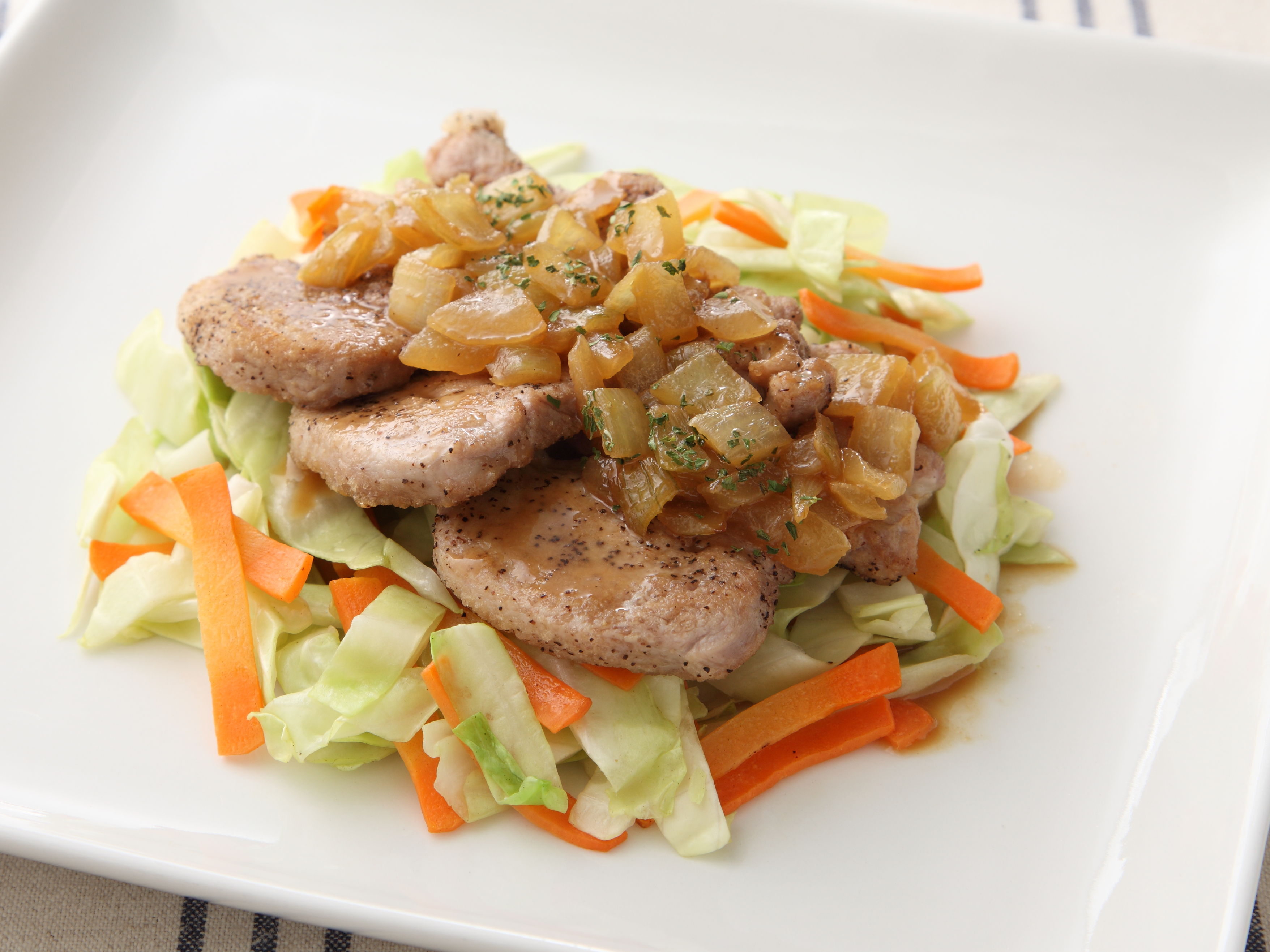 豚ヒレ肉のオニオンソース