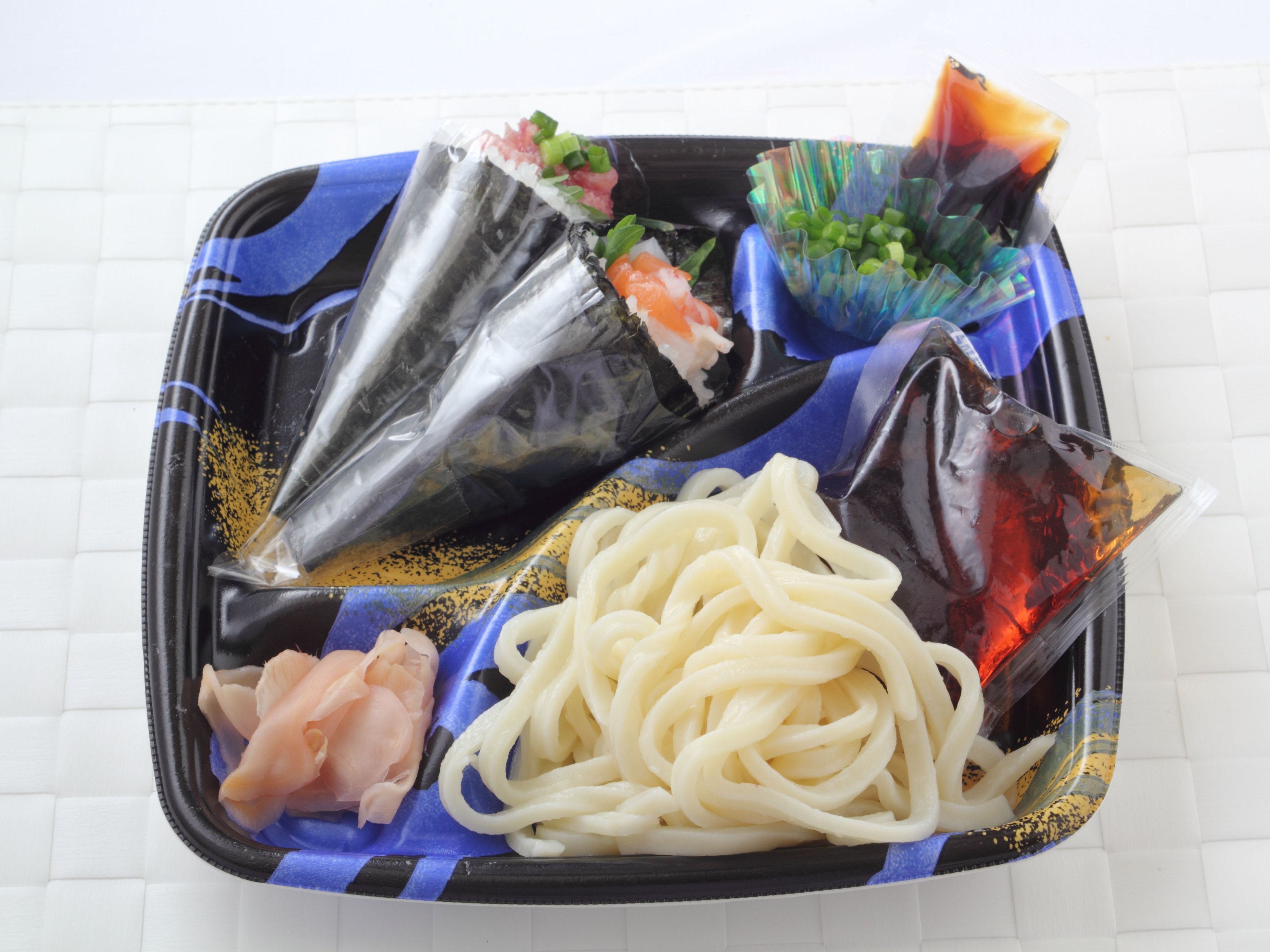 手巻き(ねぎとろ・海鮮）とうどんのセット
