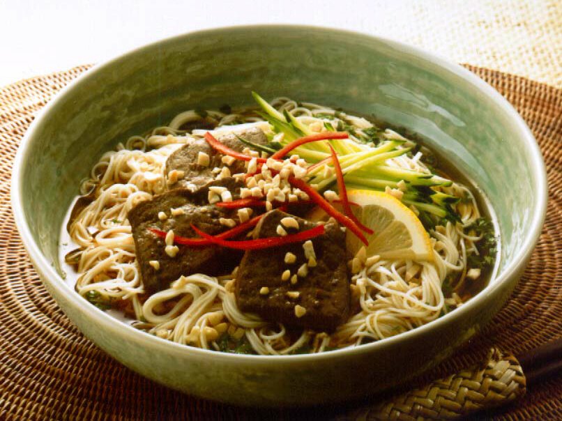 きゅうりとレバーのエスニックサラダ麺