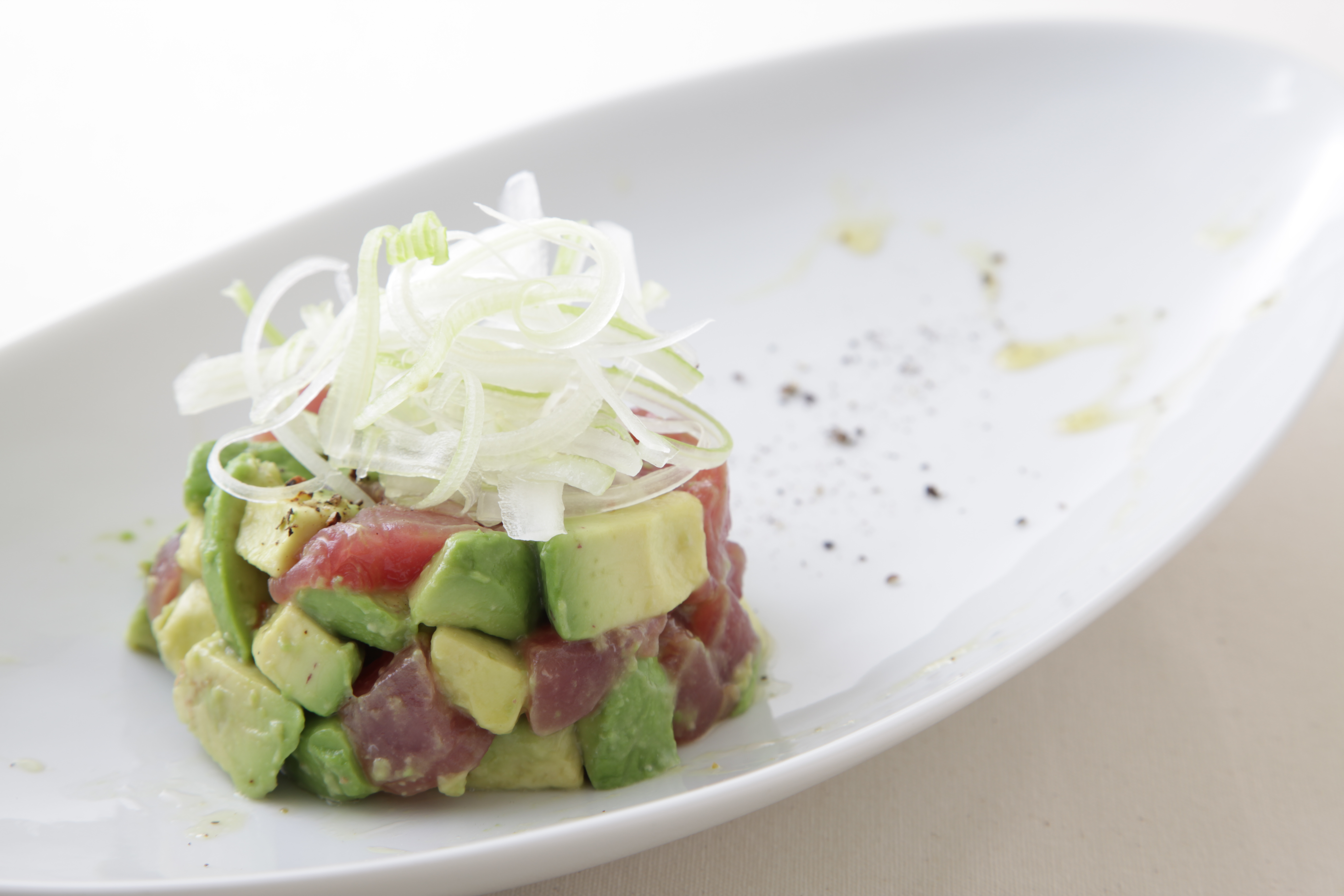 まぐろとアボカドのカルパッチョ