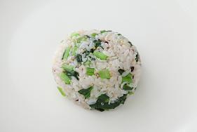 雑穀とじゃこのむすびすし