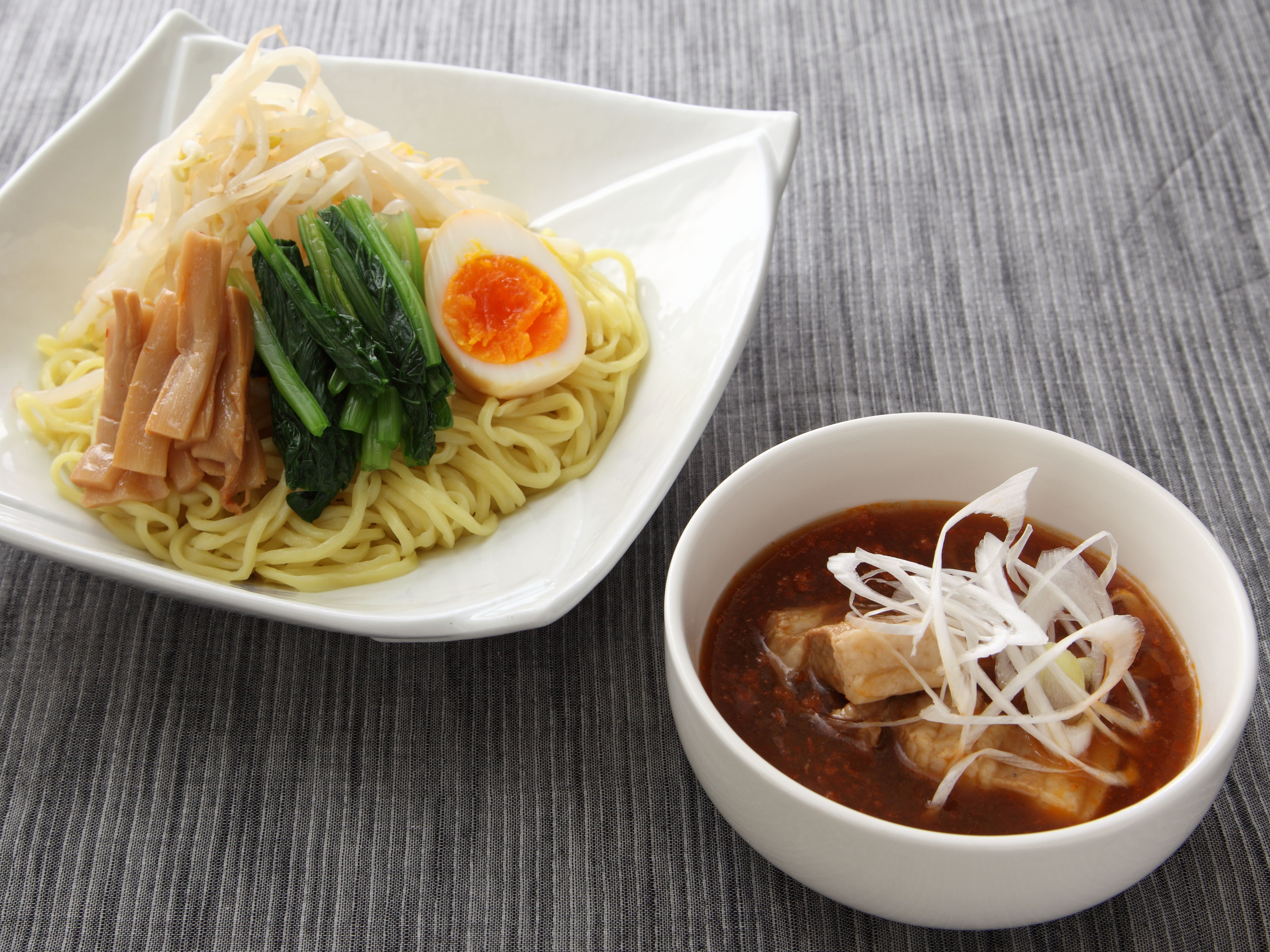 豚角煮のにんにく醤油つけ麺