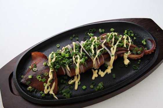 丸ごとイカの鉄板焼きバタぽんマヨ風味