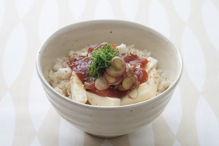 長いものピクルスでまぐろのづけ丼