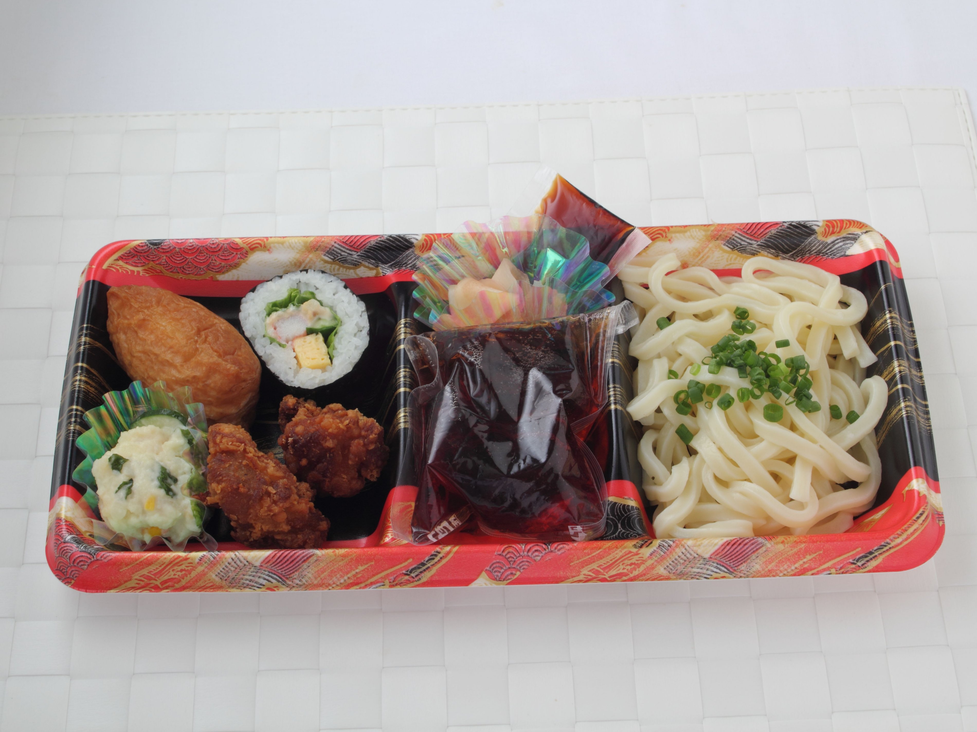 サラダ巻きとうどんセット