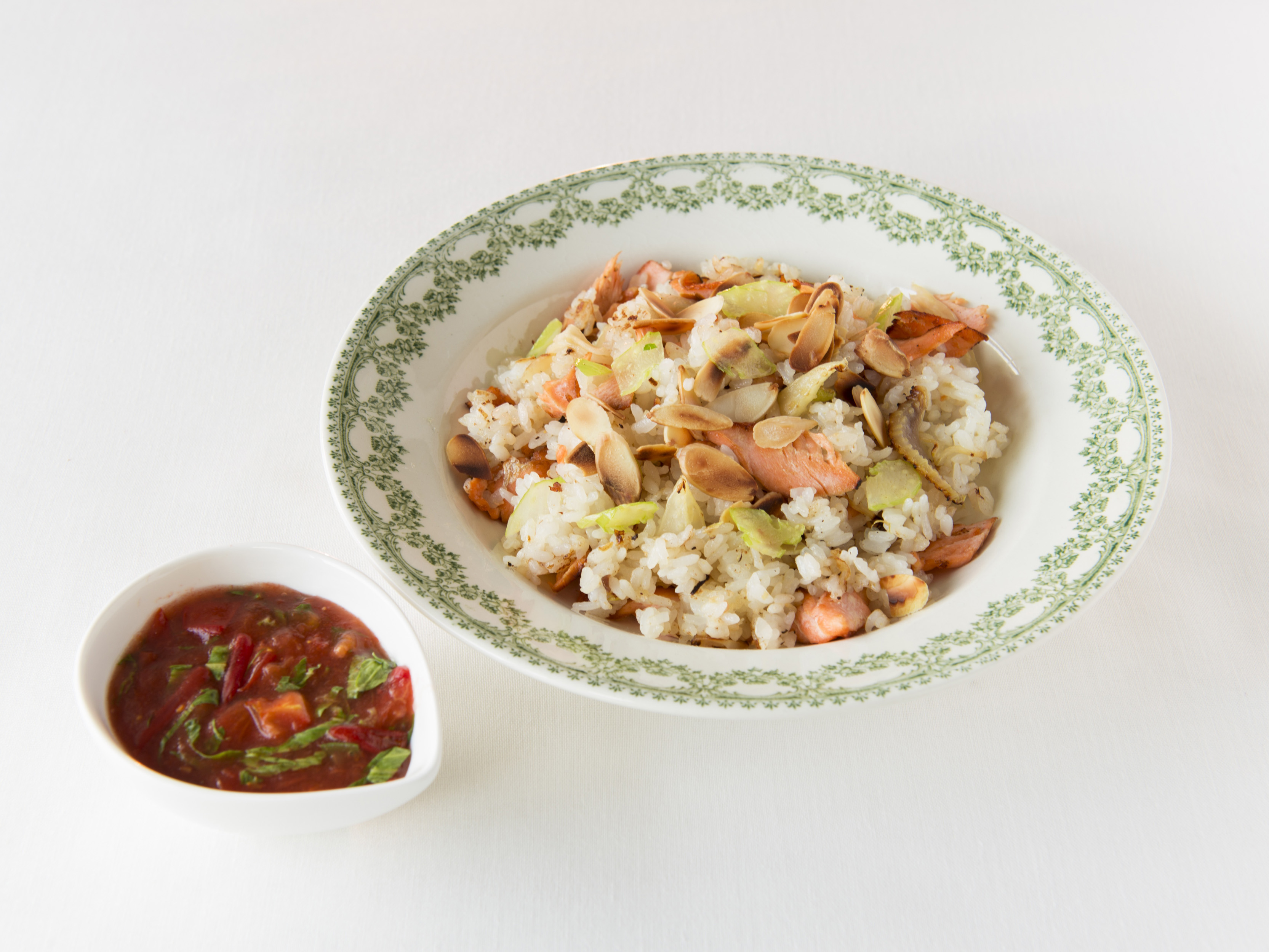 鮭とセロリのビネガー焼飯　トマトあん添え