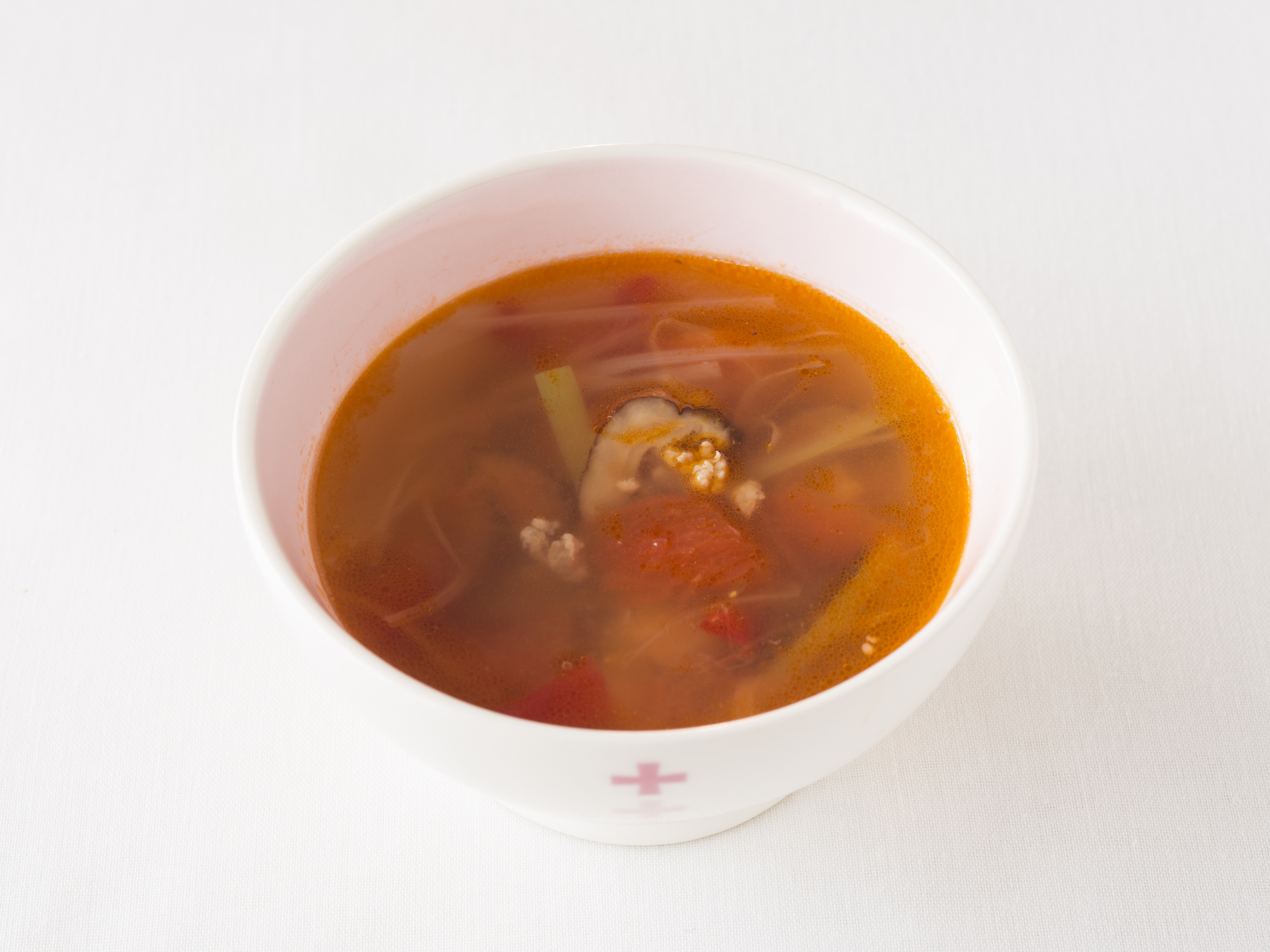 鶏ひき肉と干し椎茸とトマトのうまみスープ