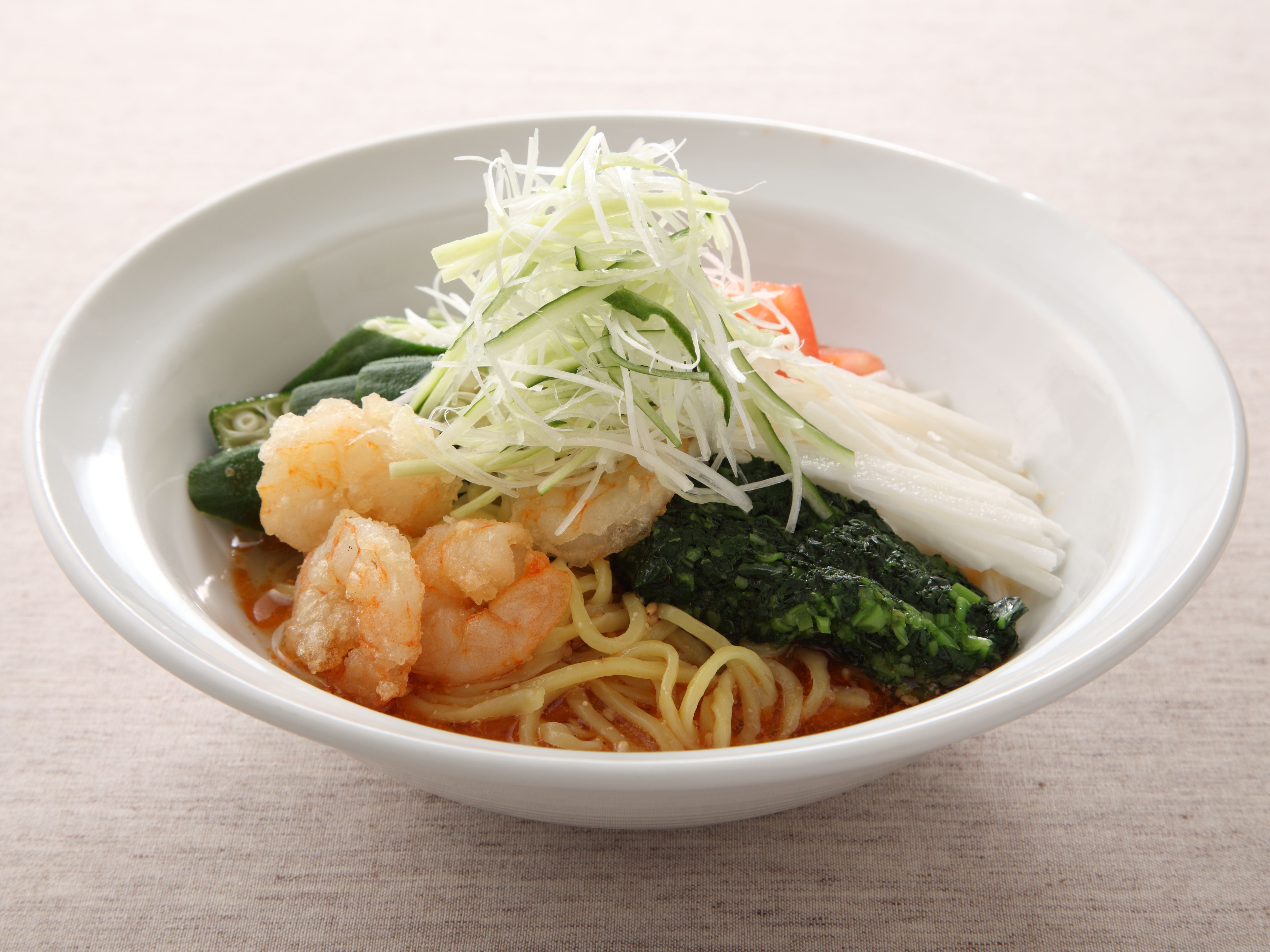 モロヘイヤととろろの冷やし酸辣湯麺