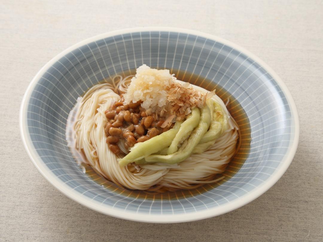 なすとおろしの納豆ぶっかけそうめん