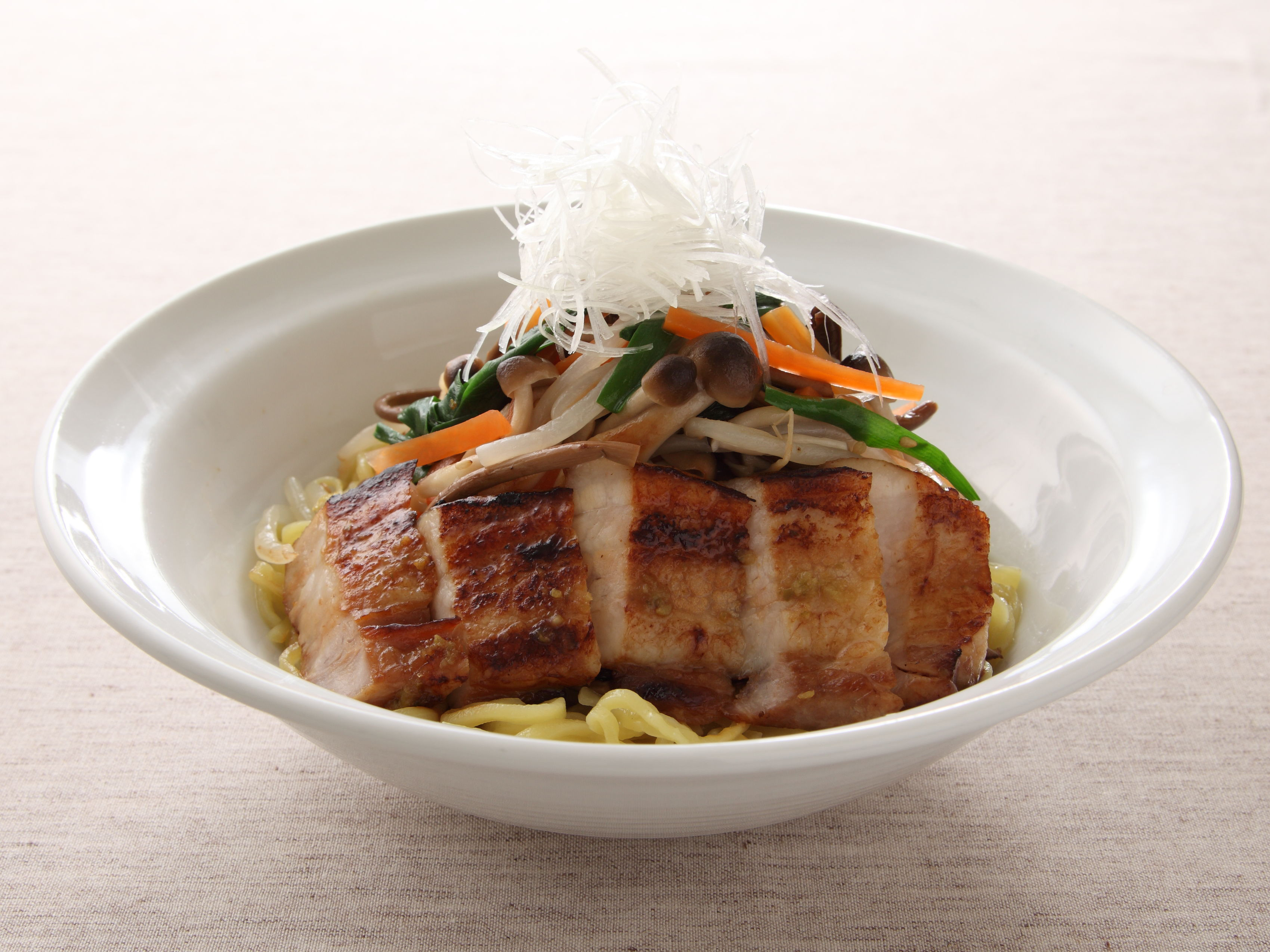 ５種野菜ナムルと炙り豚バラのゆず塩和え麺