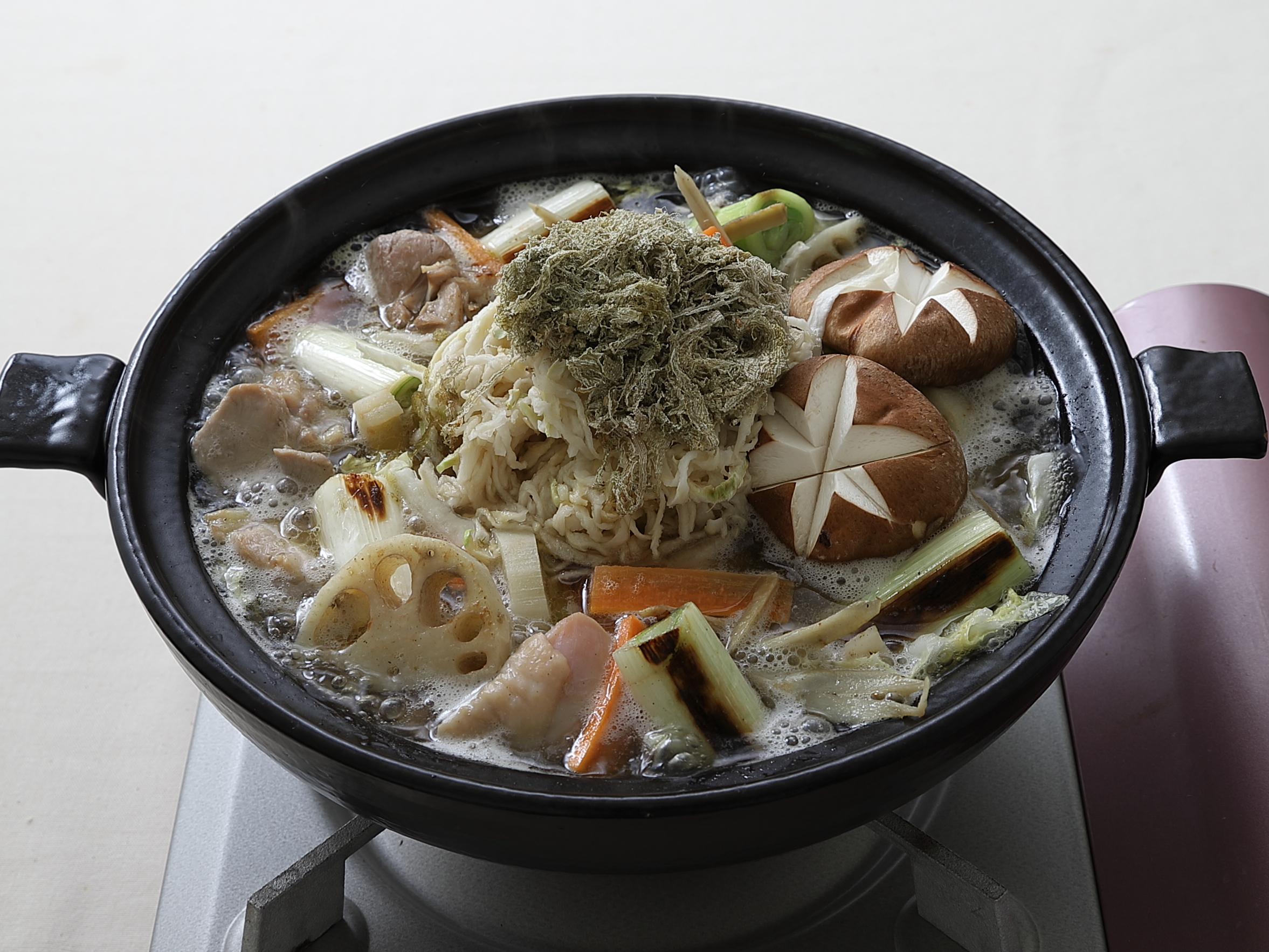 鶏と焼き加賀野菜のあごだし鍋のレシピ・作り方