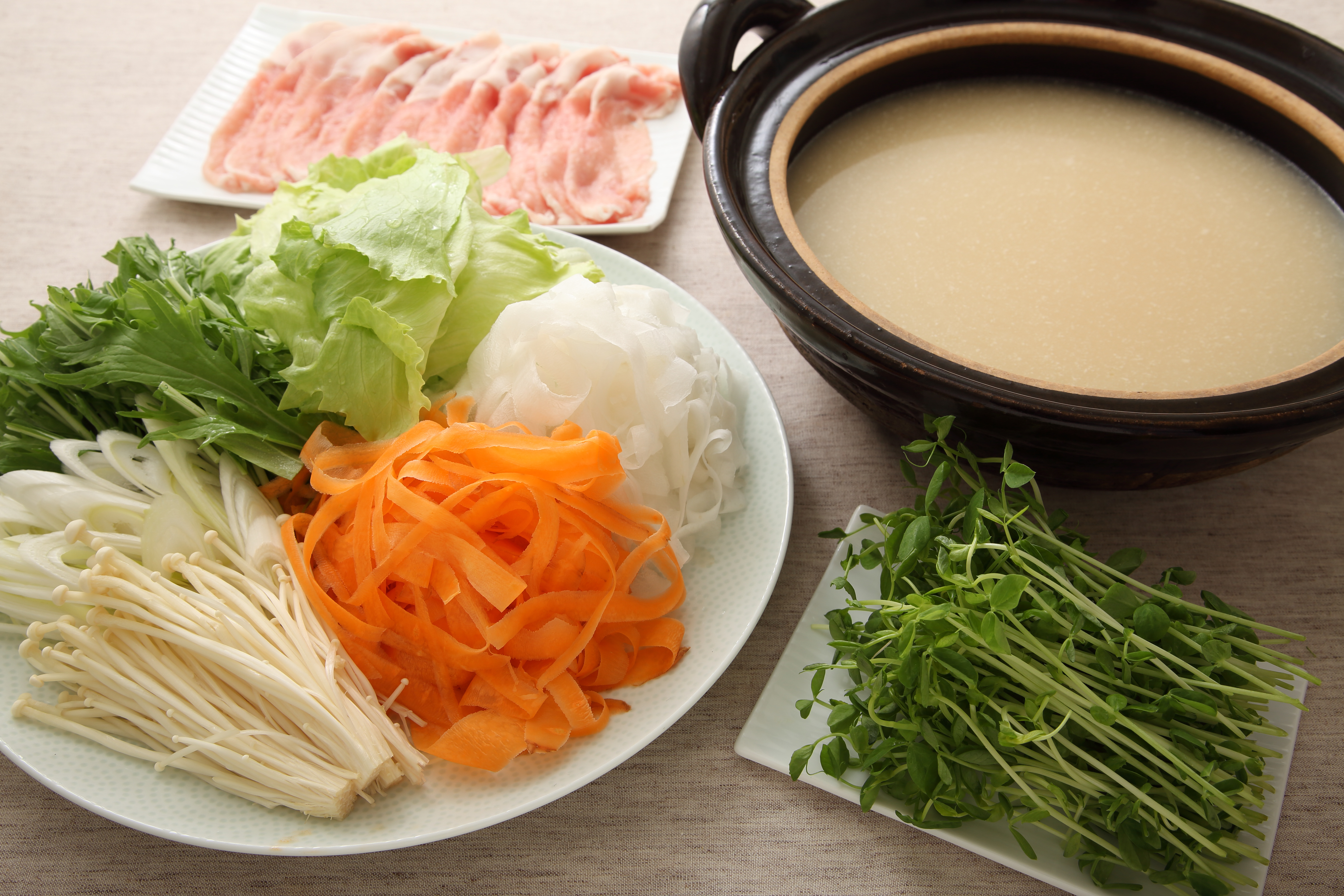 豆苗の濃厚鶏白湯味つけしゃぶ