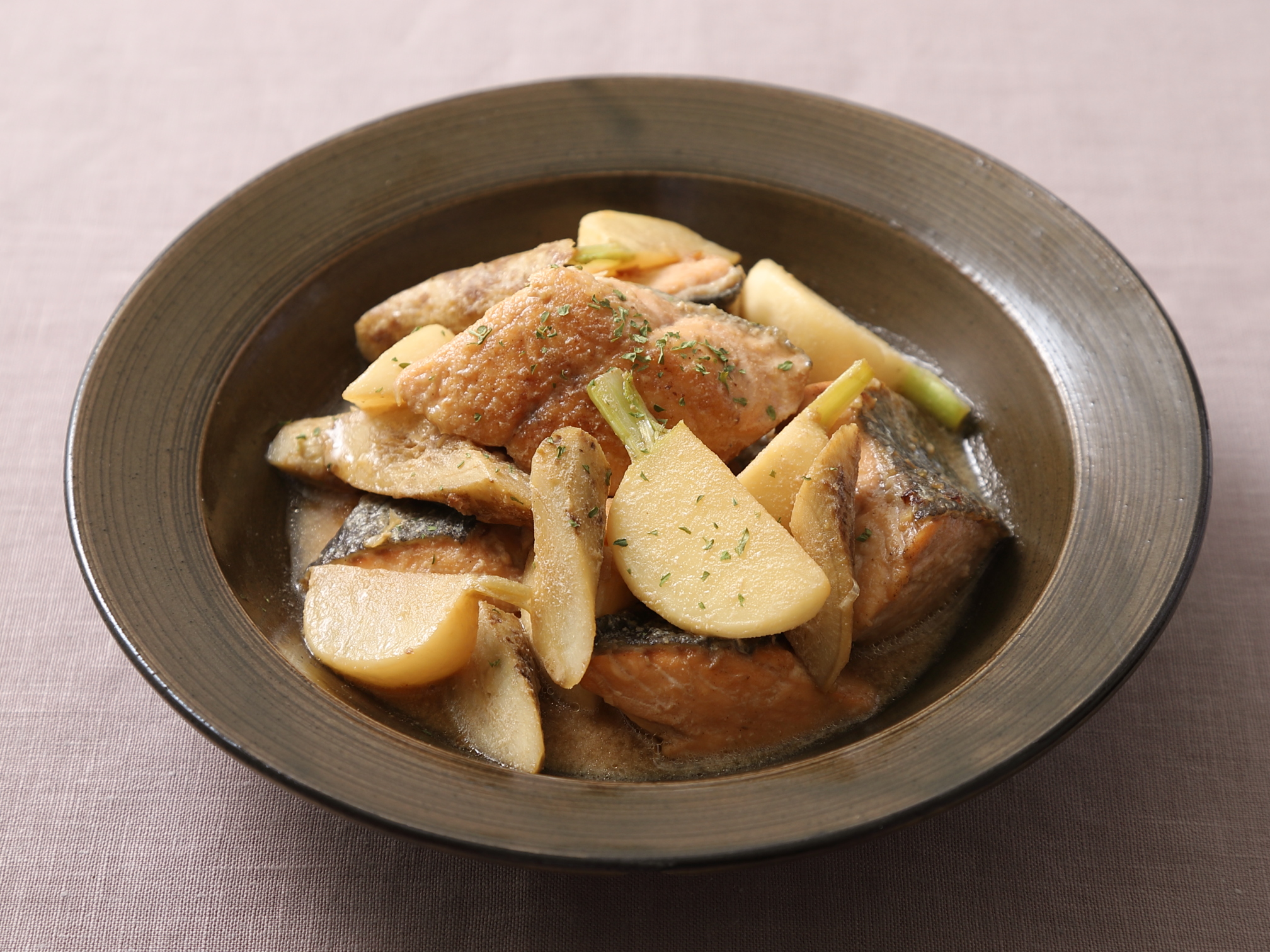 「味ぽん」で作る鮭と根菜のミルク煮のレシピ・作り方