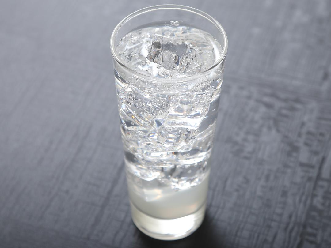 「フルーティス　ピーチライチ」のラム酒割り