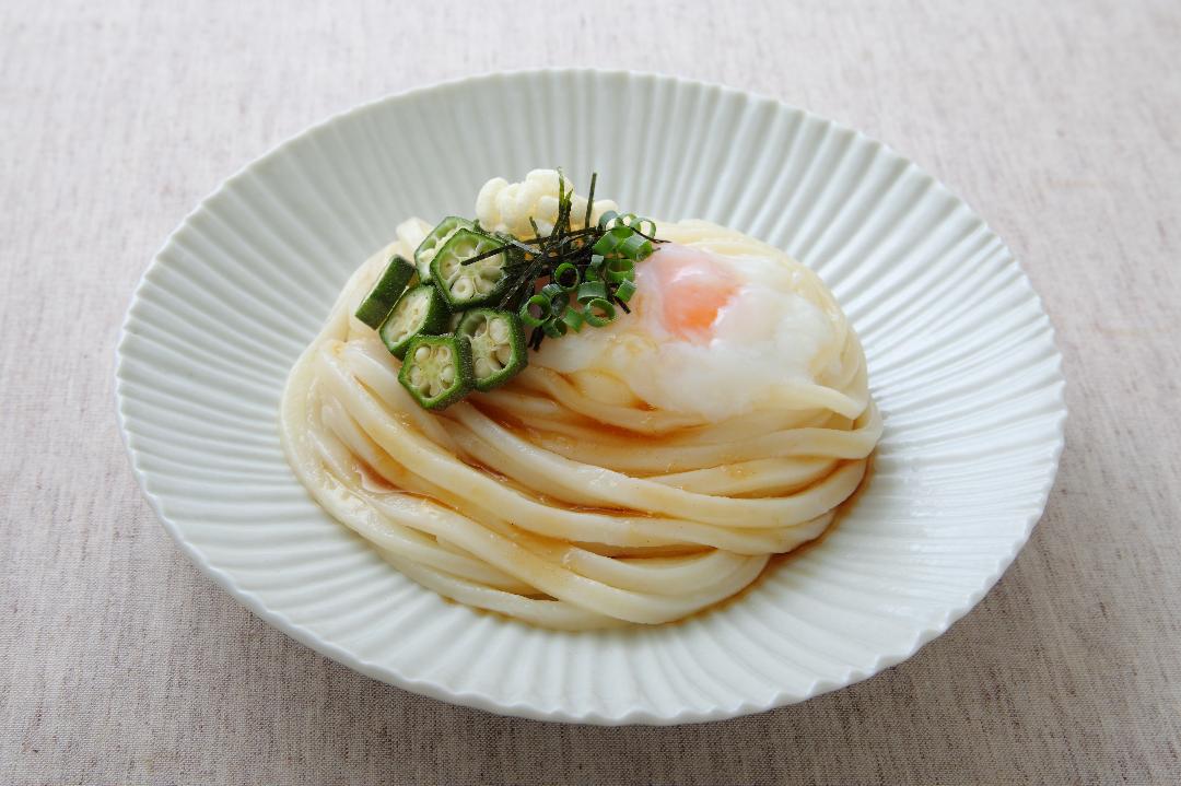 温玉、おくら、薬味のまぜうどん