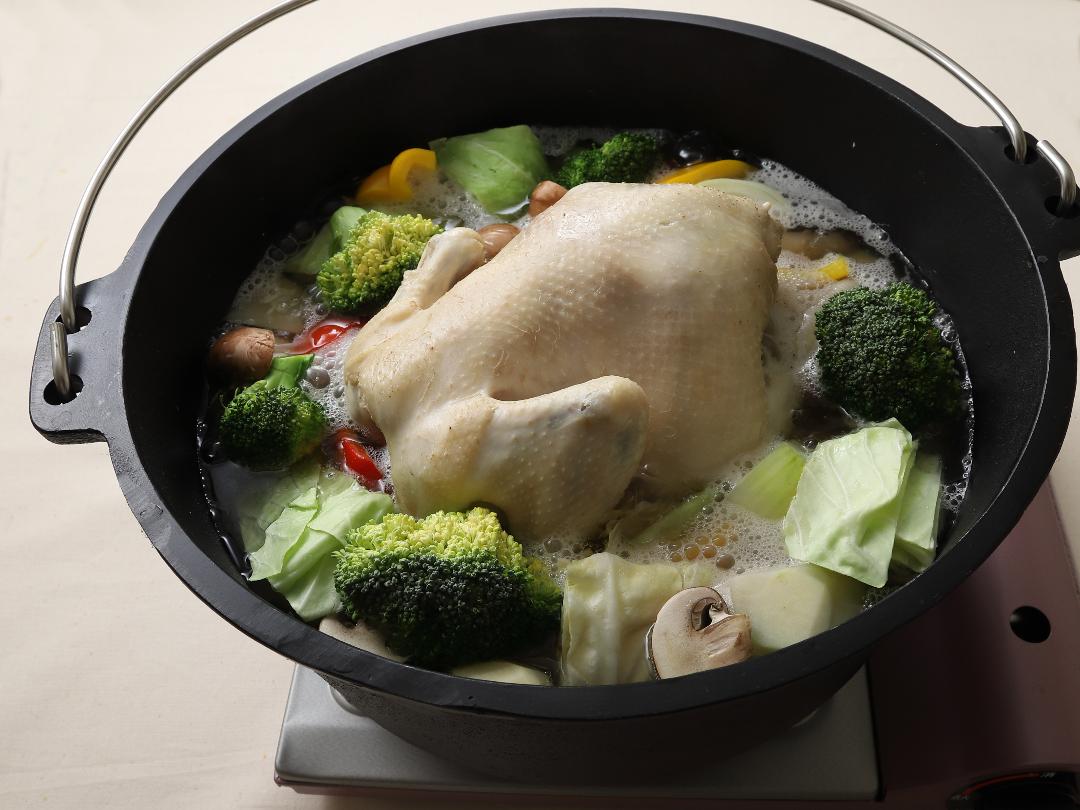 丸鶏と野菜のアウトドア鍋のレシピ・作り方