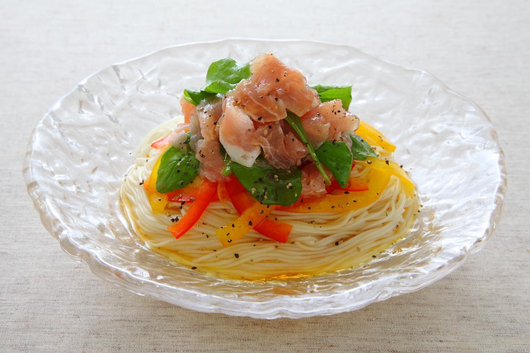 生ハムとパプリカのまぜ麺