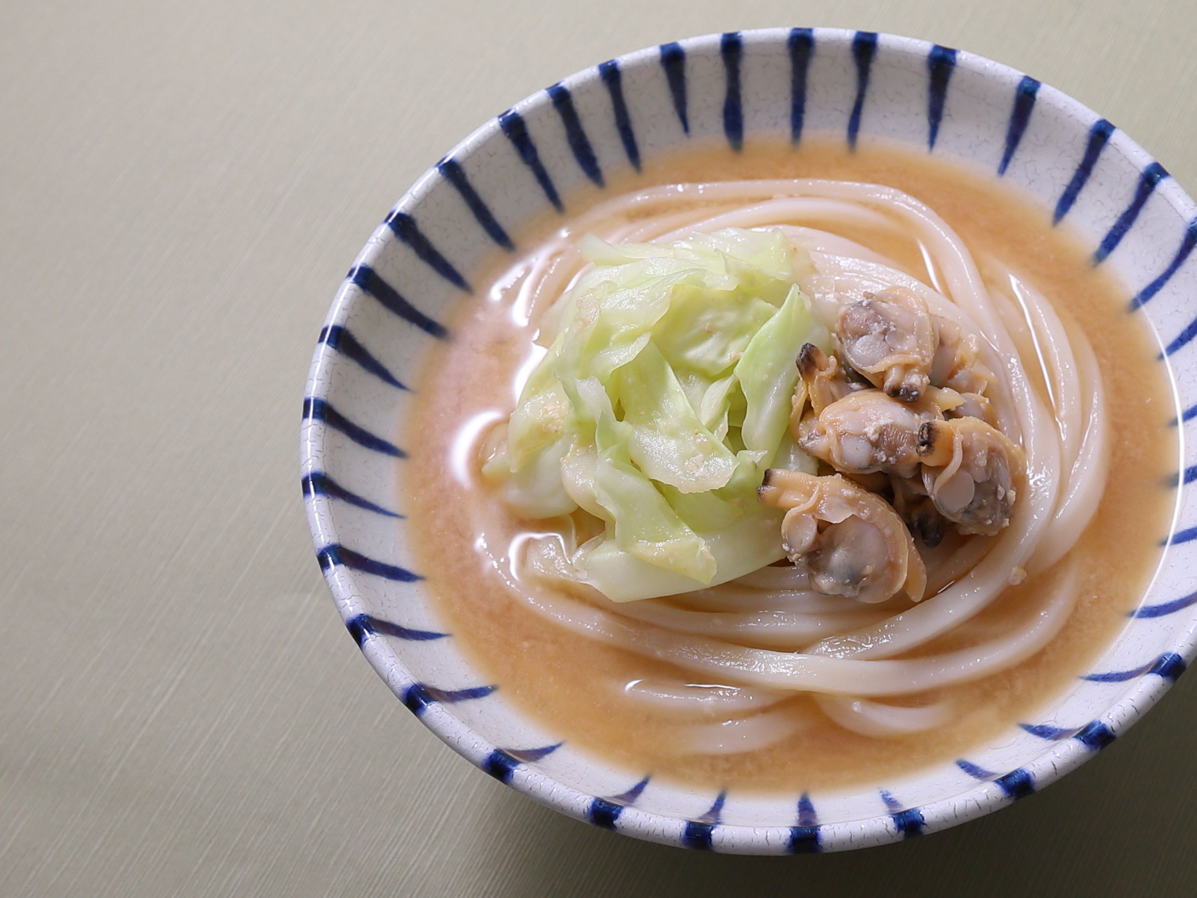 あさりとキャベツの塩麹みそうどん